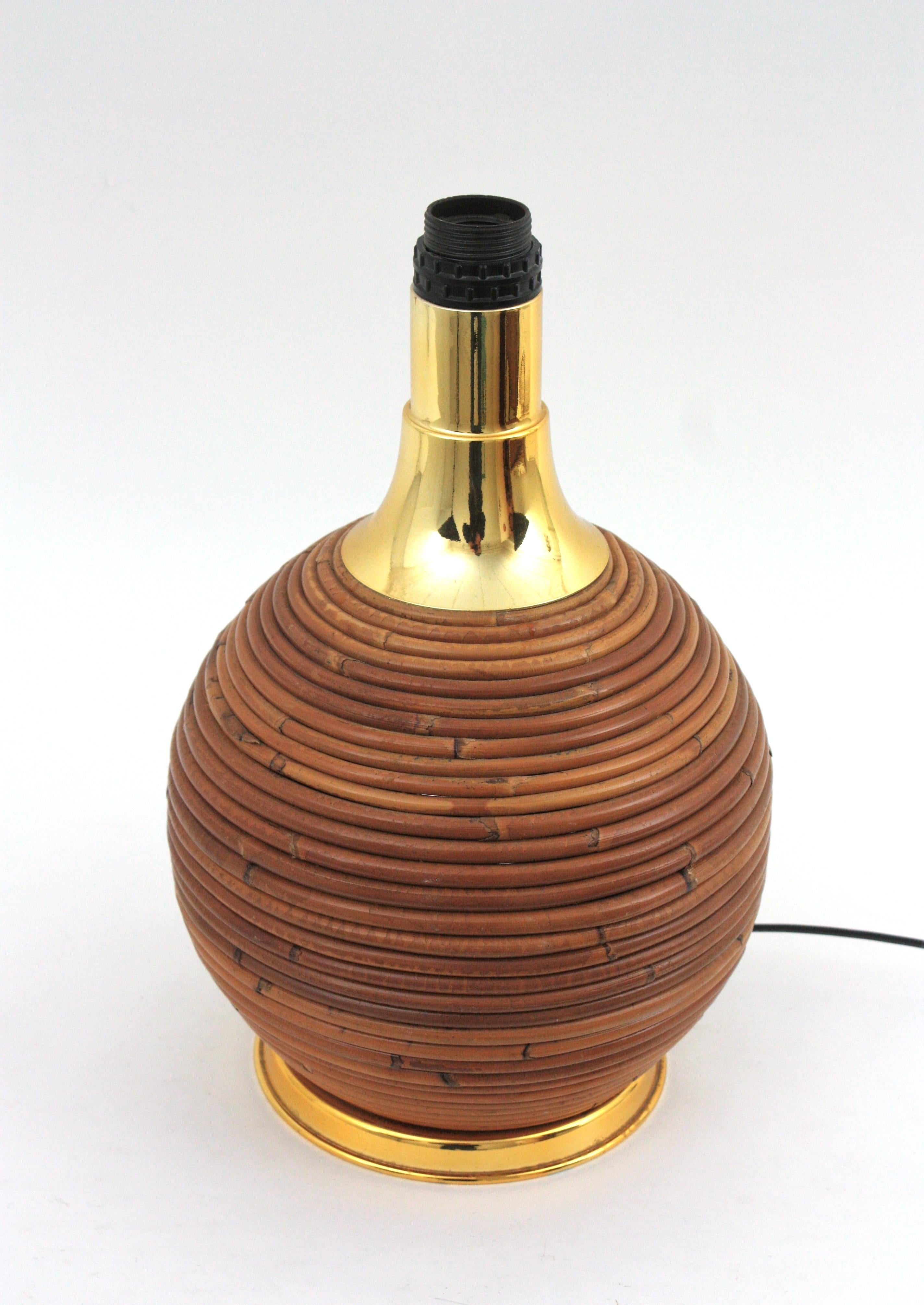 Large Italian Rattan and Brass Ball Table Lamp, 1970s For Sale 3
