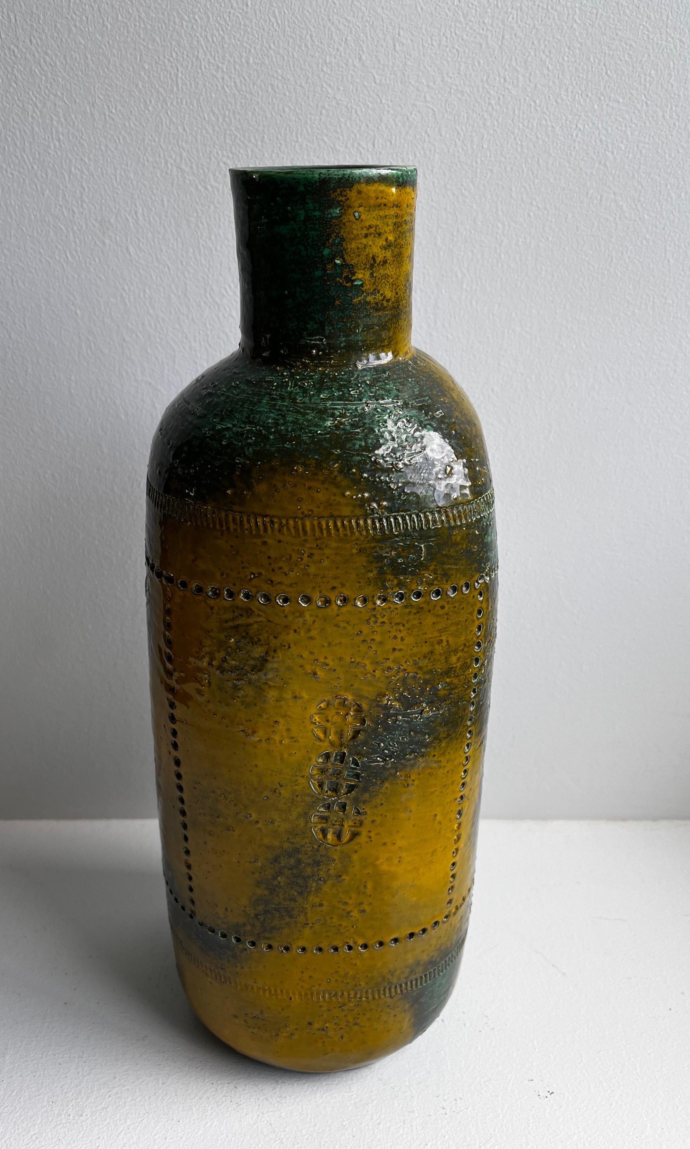 Large Italian Raymor Bitossi Ceramic Vase In Good Condition For Sale In Philadelphia, PA