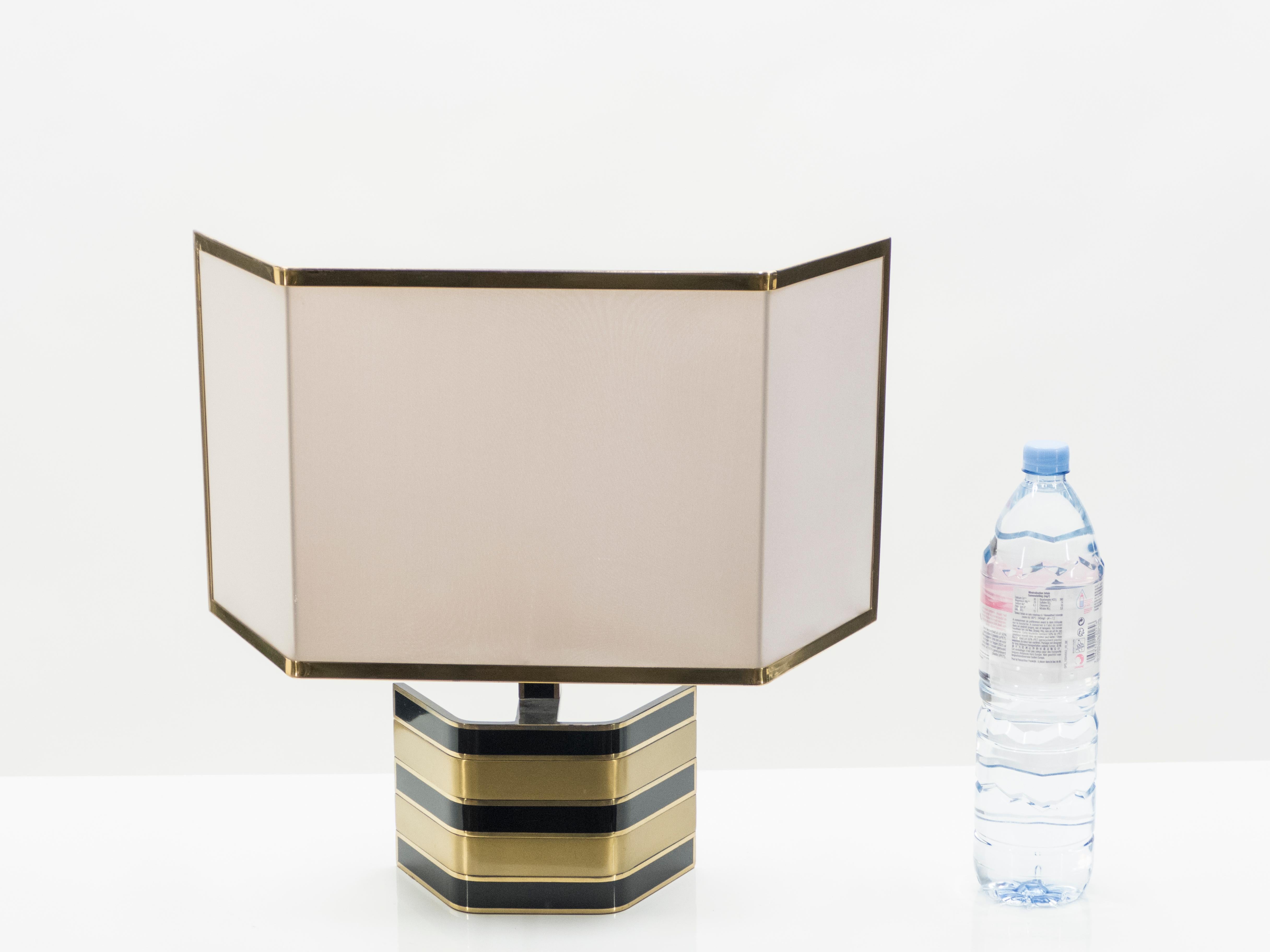 Gran lámpara de mesa italiana Romeo Rega de latón y negro, años 70 Latón en venta