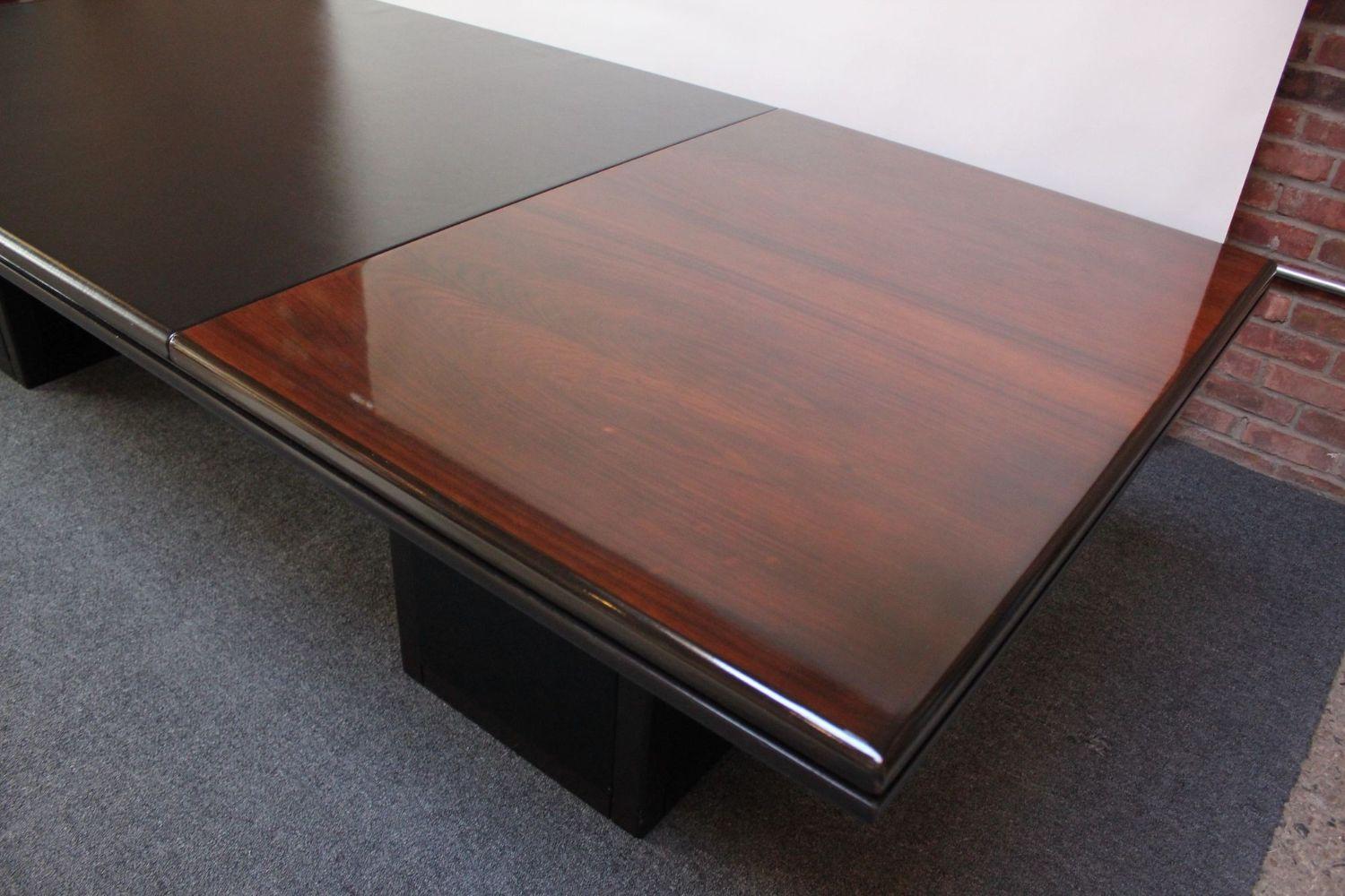 Großer italienischer Konferenztisch/Schreibtisch aus Palisanderholz und Leder von Hans Von Klier im Angebot 7