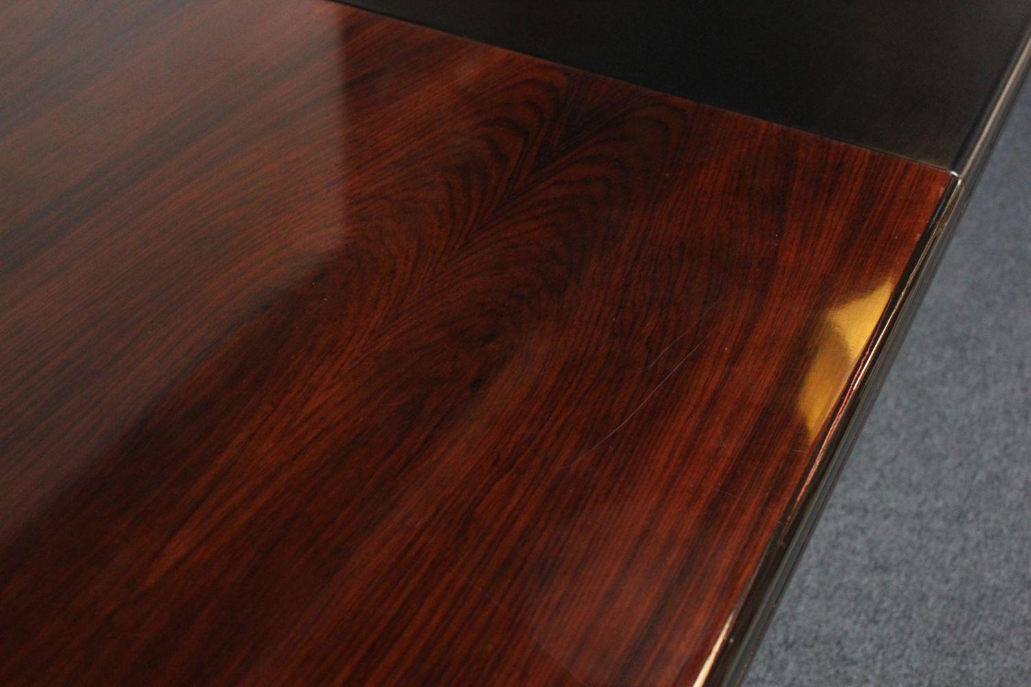 Grande table de conférence/bureau italienne en bois de rose et cuir par Hans Von Klier en vente 3