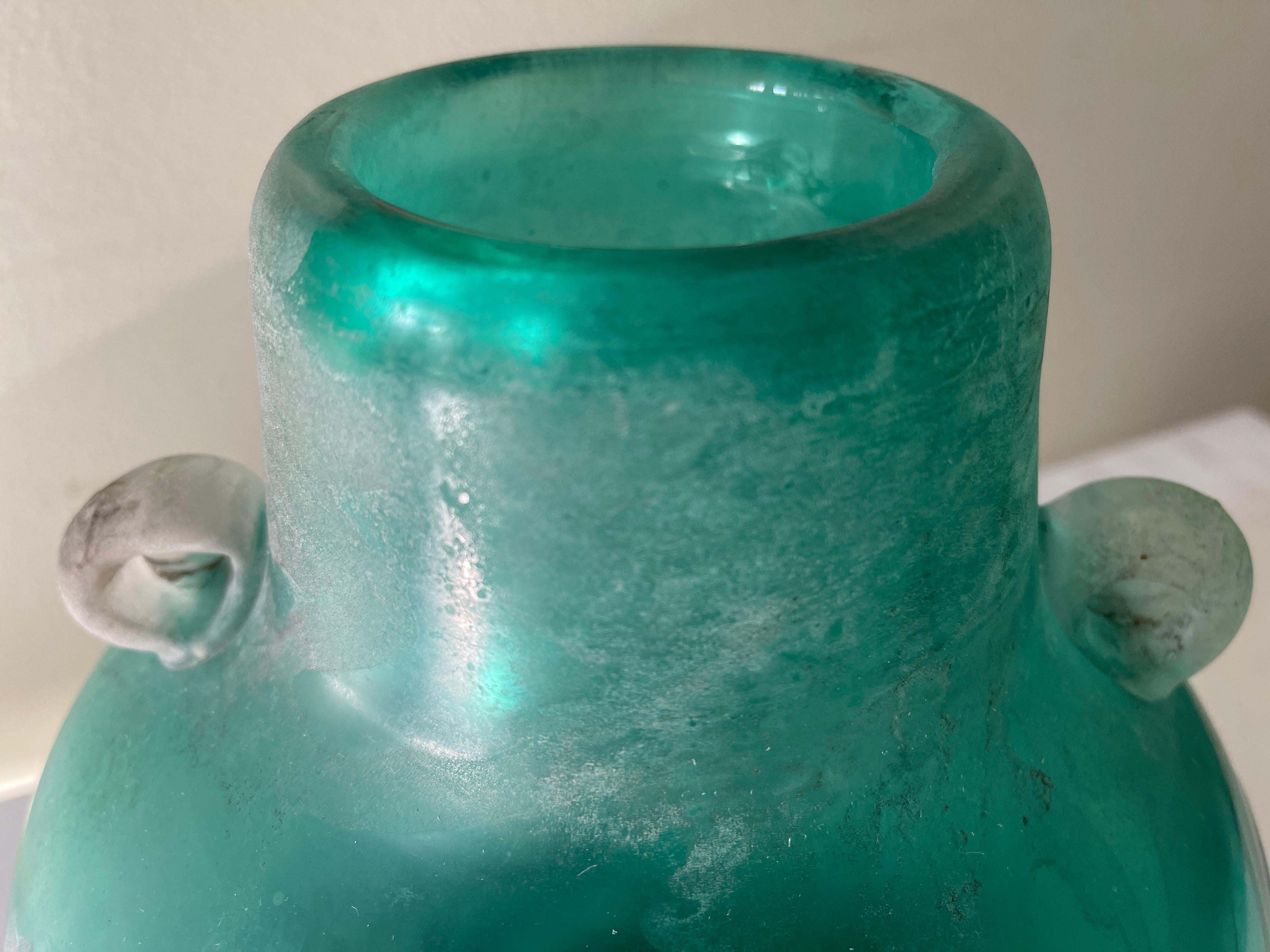 Large Italian Scavo Corroso Aquamarine Glass Urn Vase In Good Condition For Sale In New York, NY