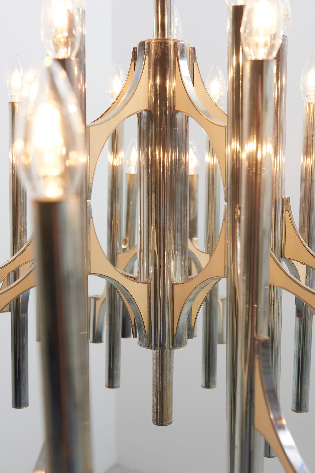 Late 20th Century Large Italian Sciolari Chandelier from the 1970s