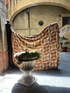 Colcha grande italiana de algodón con diseño escultural y motivos florales geométricos en relieve, ci