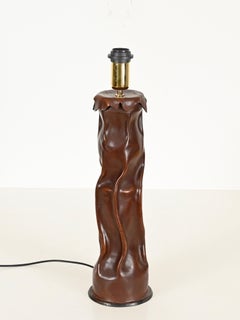 Große italienische skulpturale Tischlampe aus gebogenem Leder und Pergament, 1970er Jahre