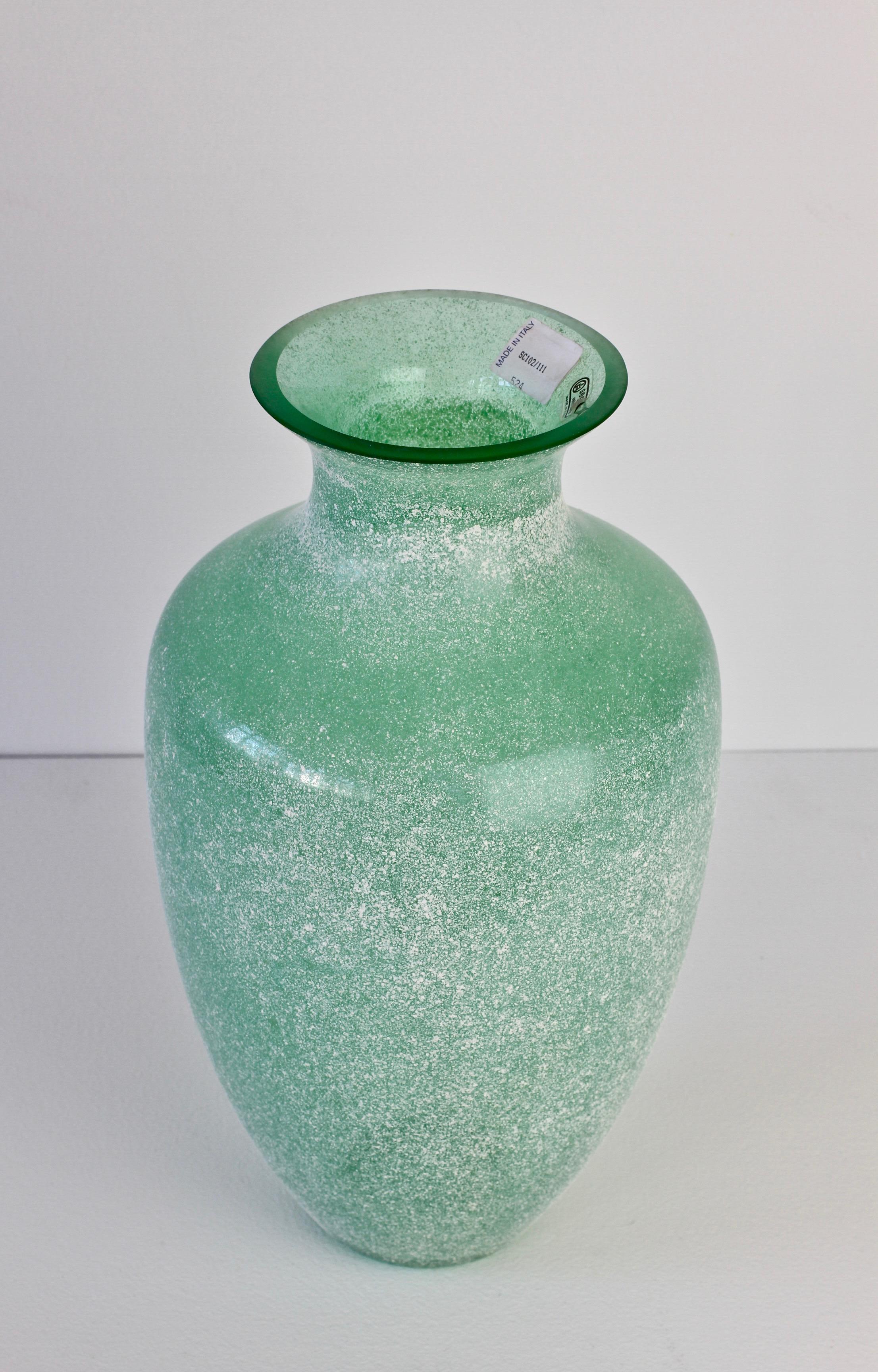 Large Italian Seguso Vetri d'Arte Green 'Scavo' Murano Glass Vintage Floor Vase In Good Condition In Landau an der Isar, Bayern
