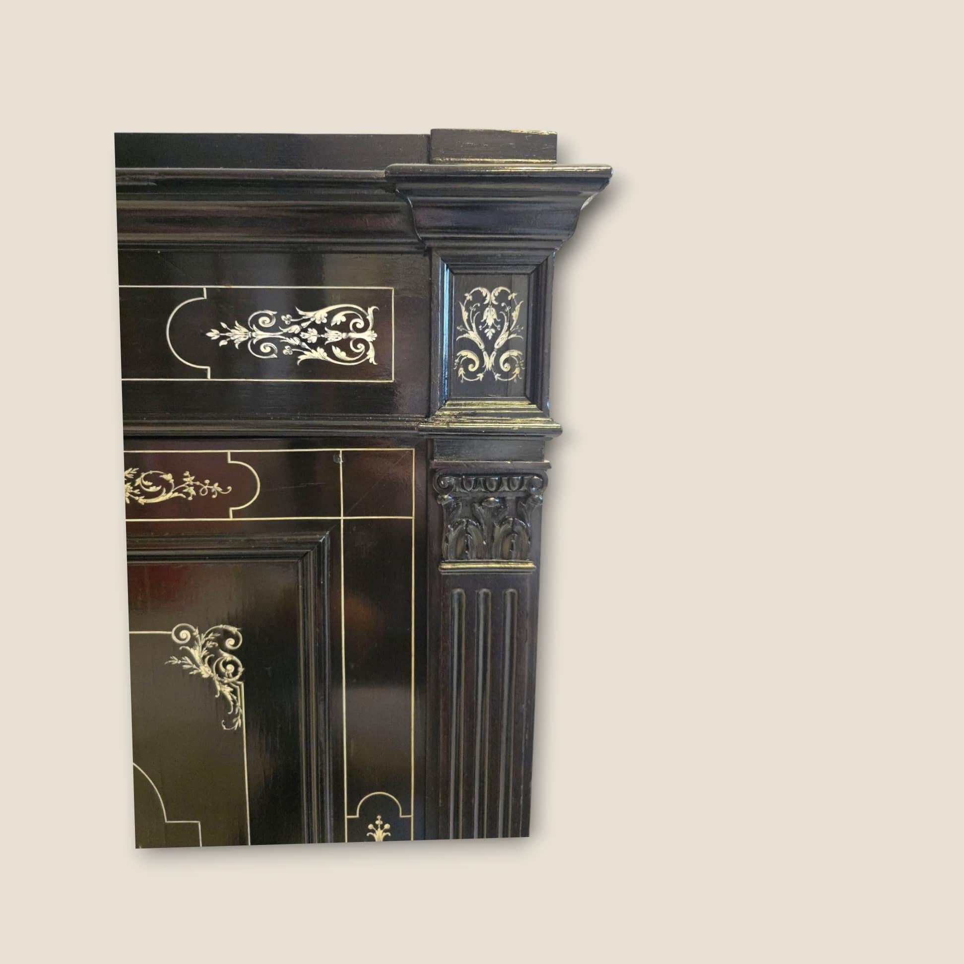 Large Italian Sideboard with Marquetry – 19th Century For Sale 7