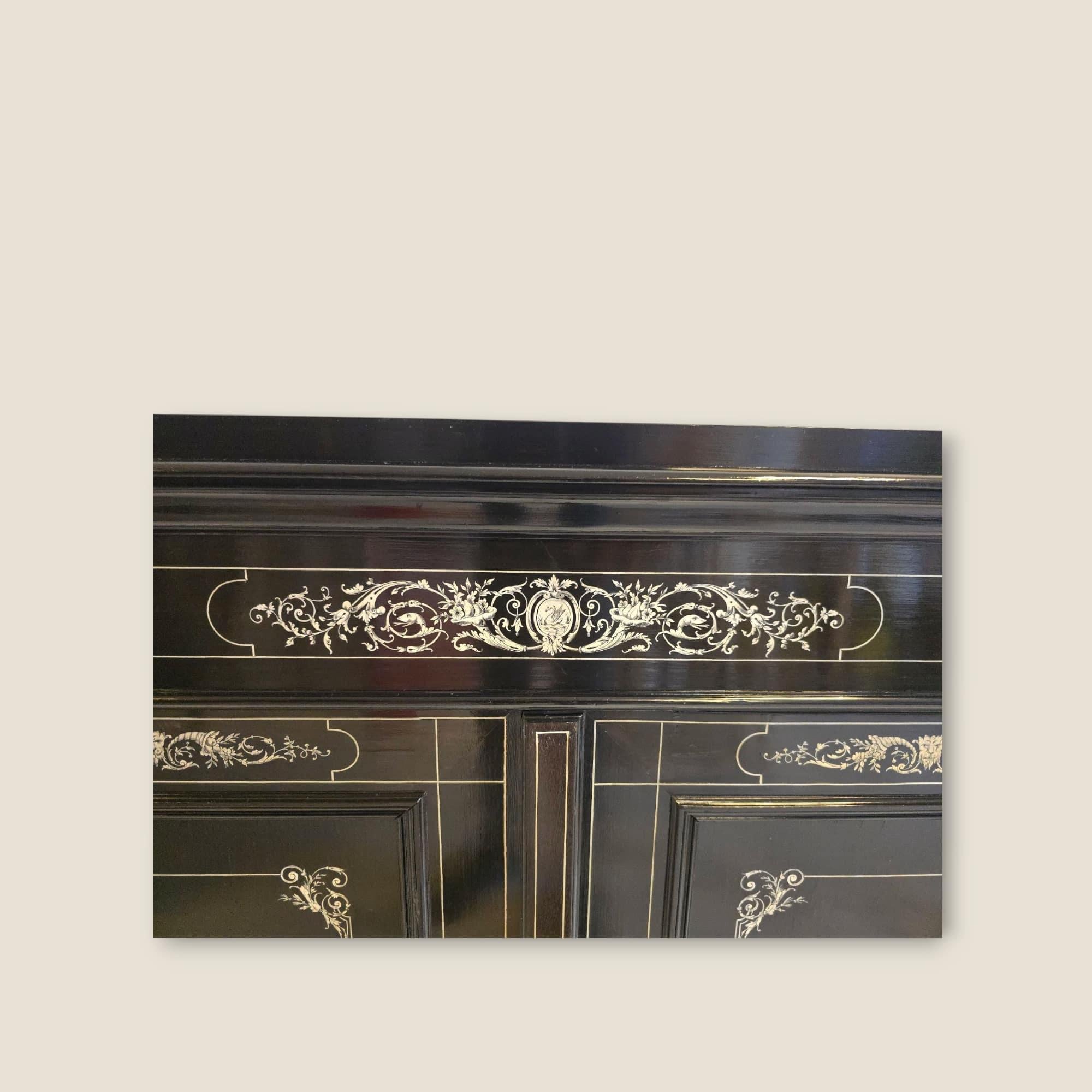 Large Italian Sideboard with Marquetry – 19th Century For Sale 2