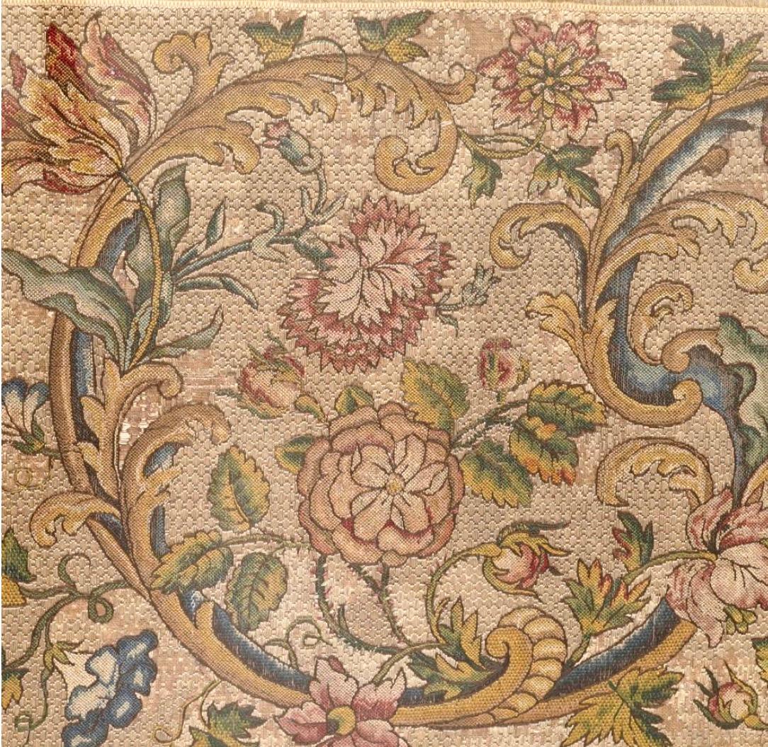 Brodé Grand panneau textile en broderie de soie italienne en vente