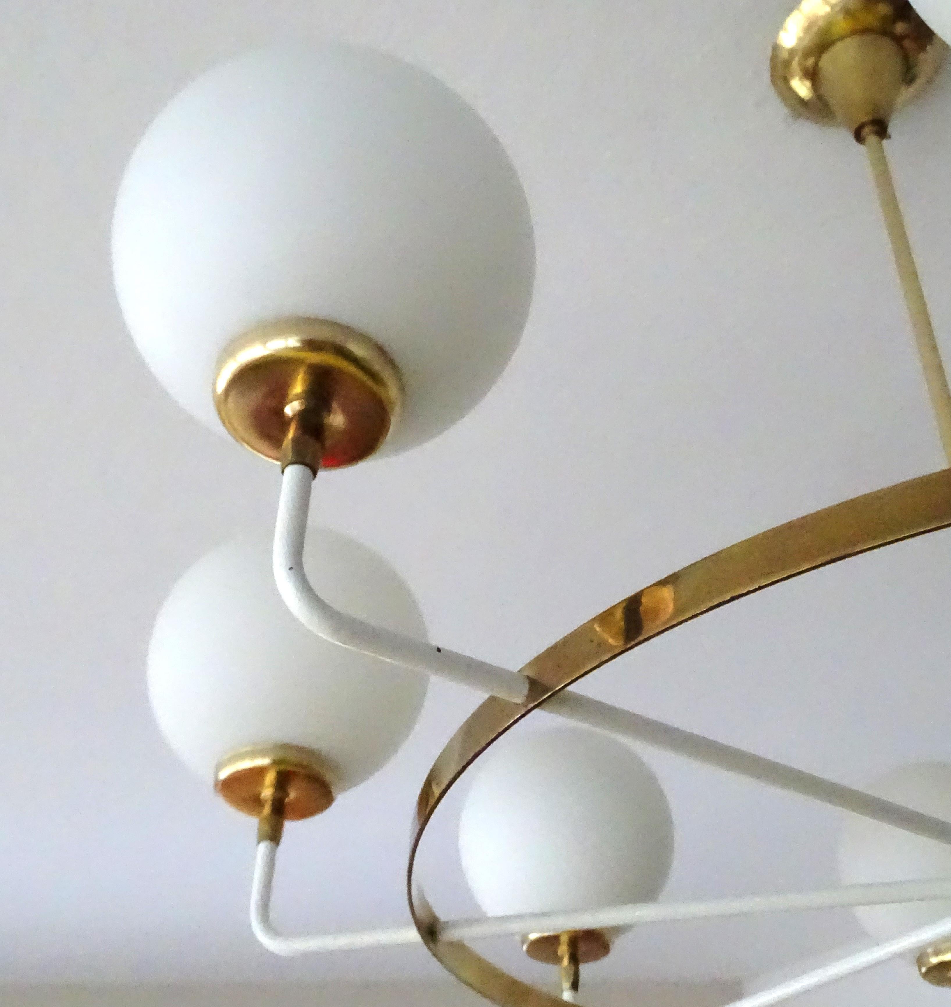  Large Stilnovo Pendant Light, Brass Glass Globes Design, 1950s   For Sale 11