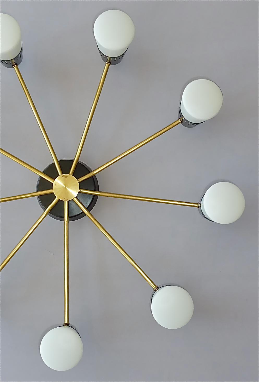 Großer italienischer Sputnik-Kronleuchter mit Einbaubeleuchtung im Stil von Stilnovo Mategot, 1950er Jahre im Zustand „Gut“ im Angebot in Nierstein am Rhein, DE