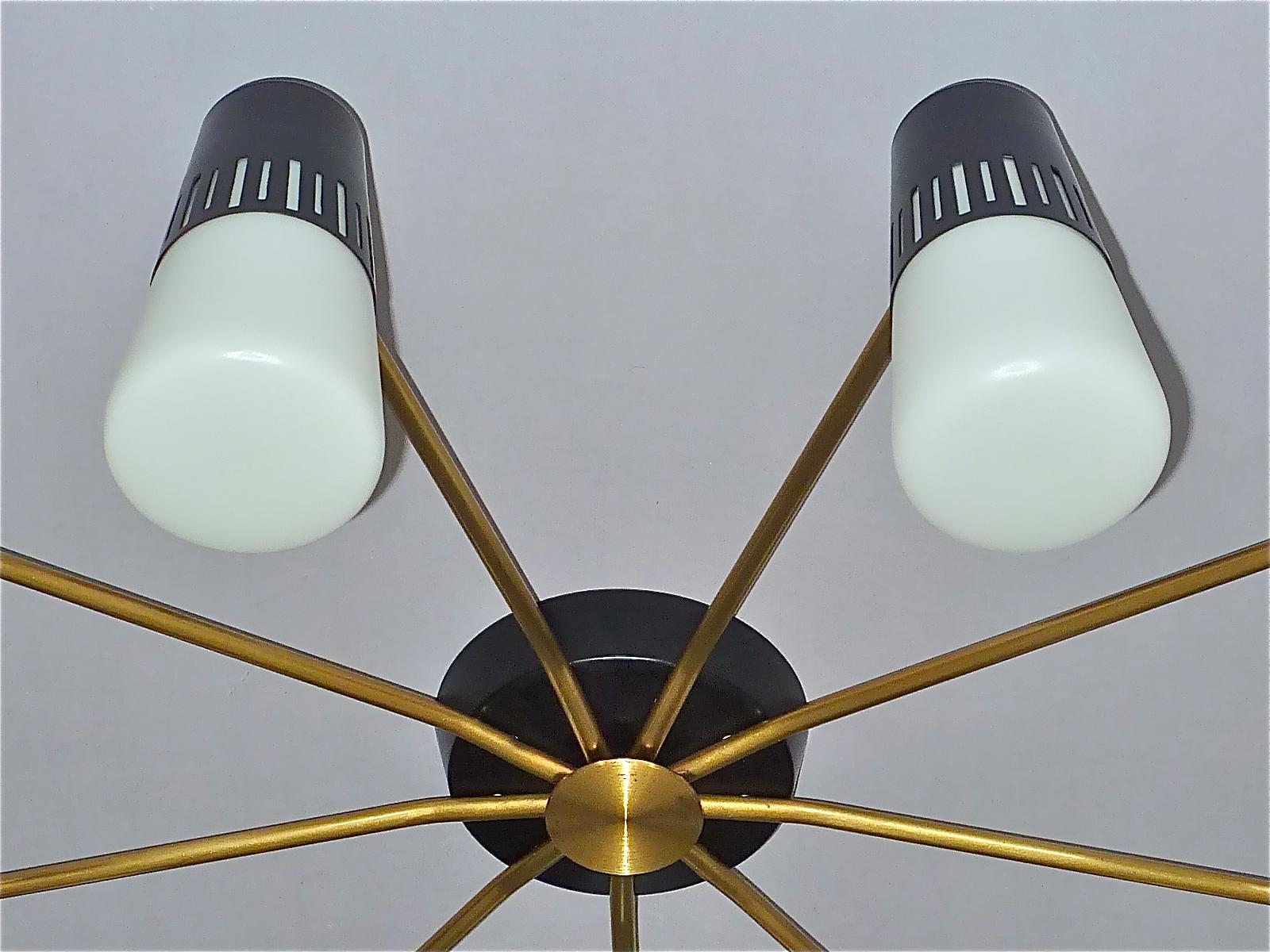 Großer italienischer Sputnik-Kronleuchter mit Einbaubeleuchtung im Stil von Stilnovo Mategot, 1950er Jahre (Mitte des 20. Jahrhunderts) im Angebot