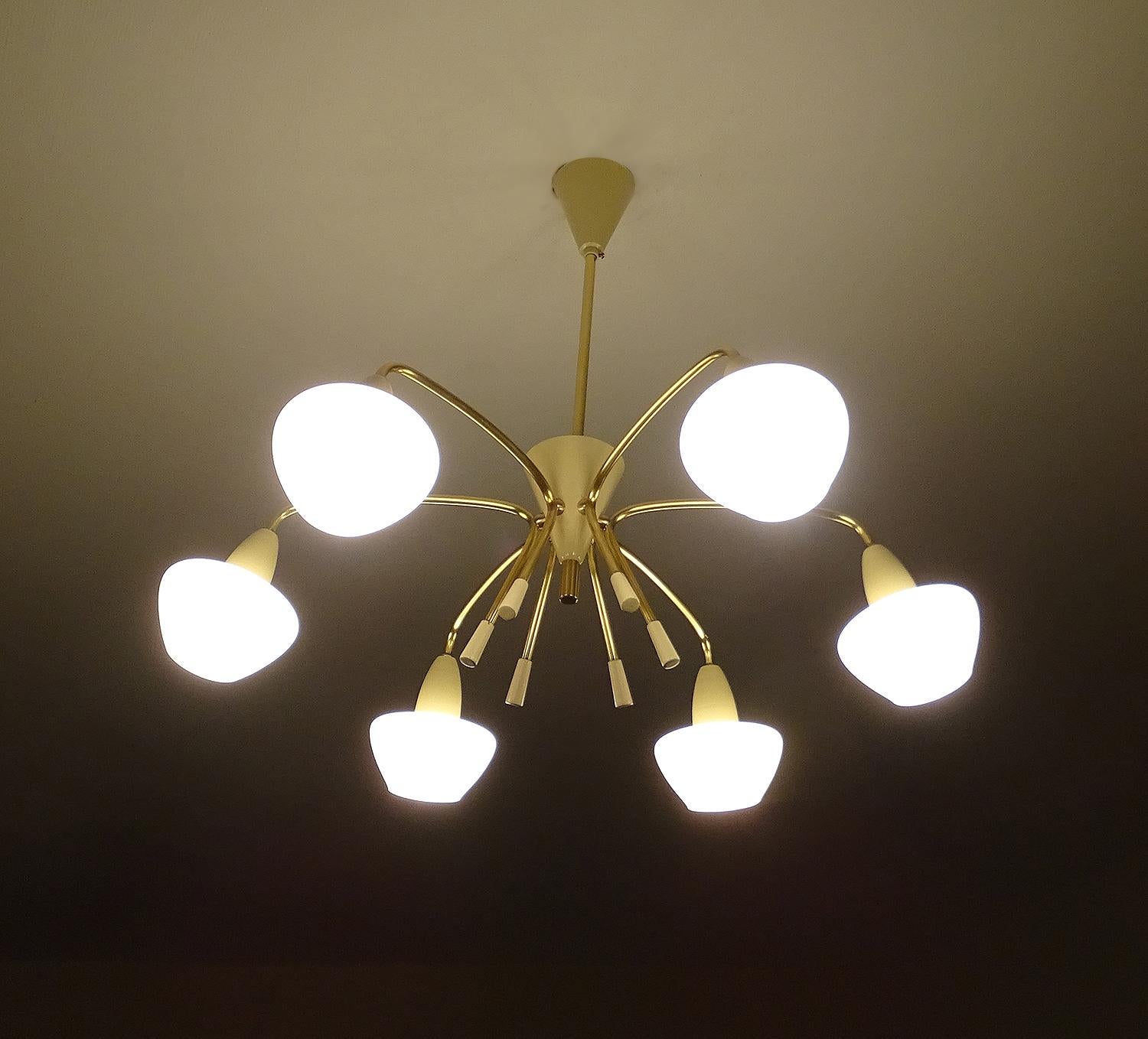 Large 1960s chandelier in the manner of Stilnovo, curved arms which forms a circular array in the middle, brass with egg white enamel trim, opaline glass diffusers.
Dimensions:
H 23.62 in. x Dm 24.41 in.
H 60 cm x Dm 62 cm
Six candelabra size bulbs,