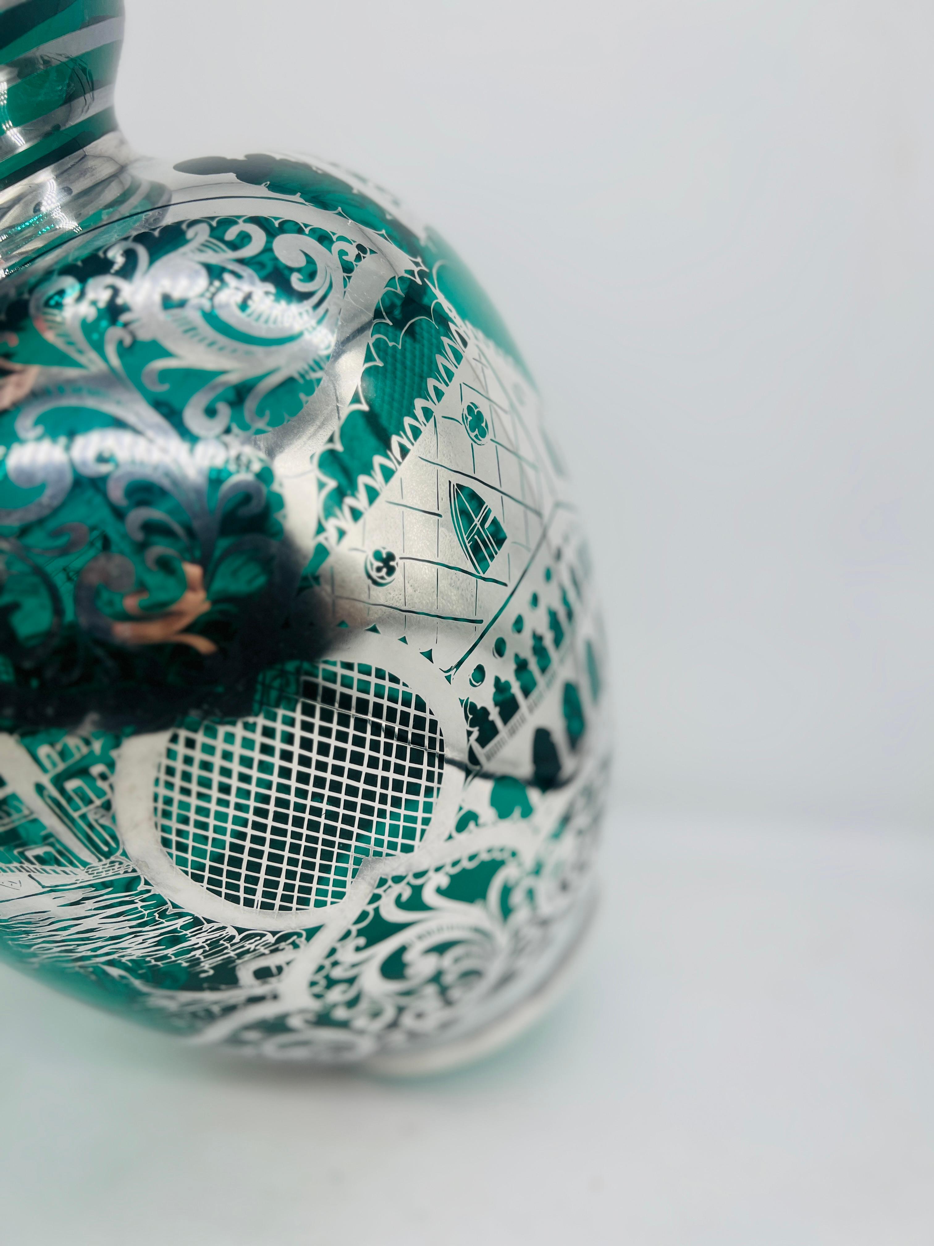 Große italienische Sterlingsilber-Vase mit Überzug, venezianische Szene, grünes Glas im Angebot 4