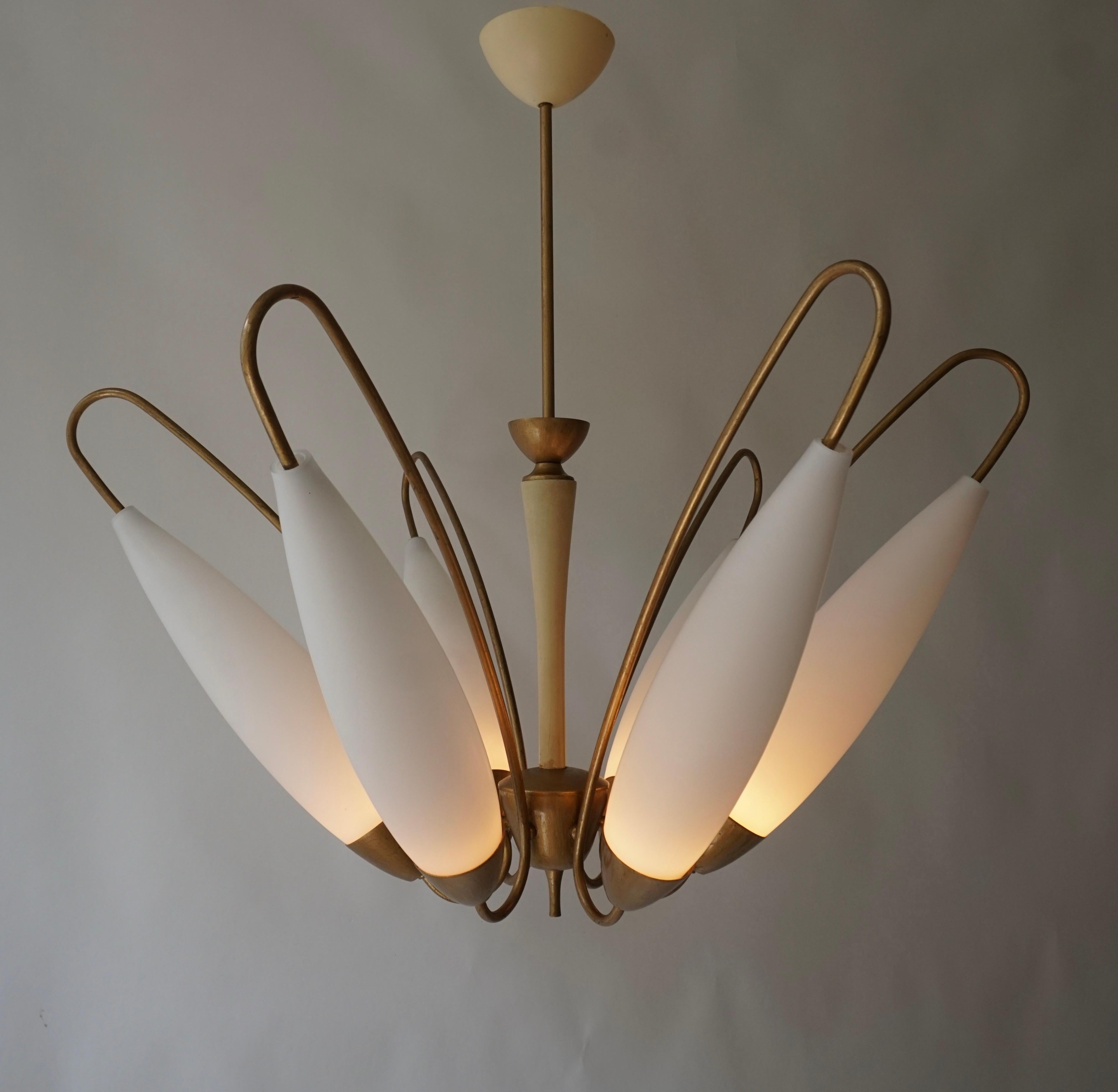 Mid-Century Modern Grand lustre italien Stilnovo en opaline