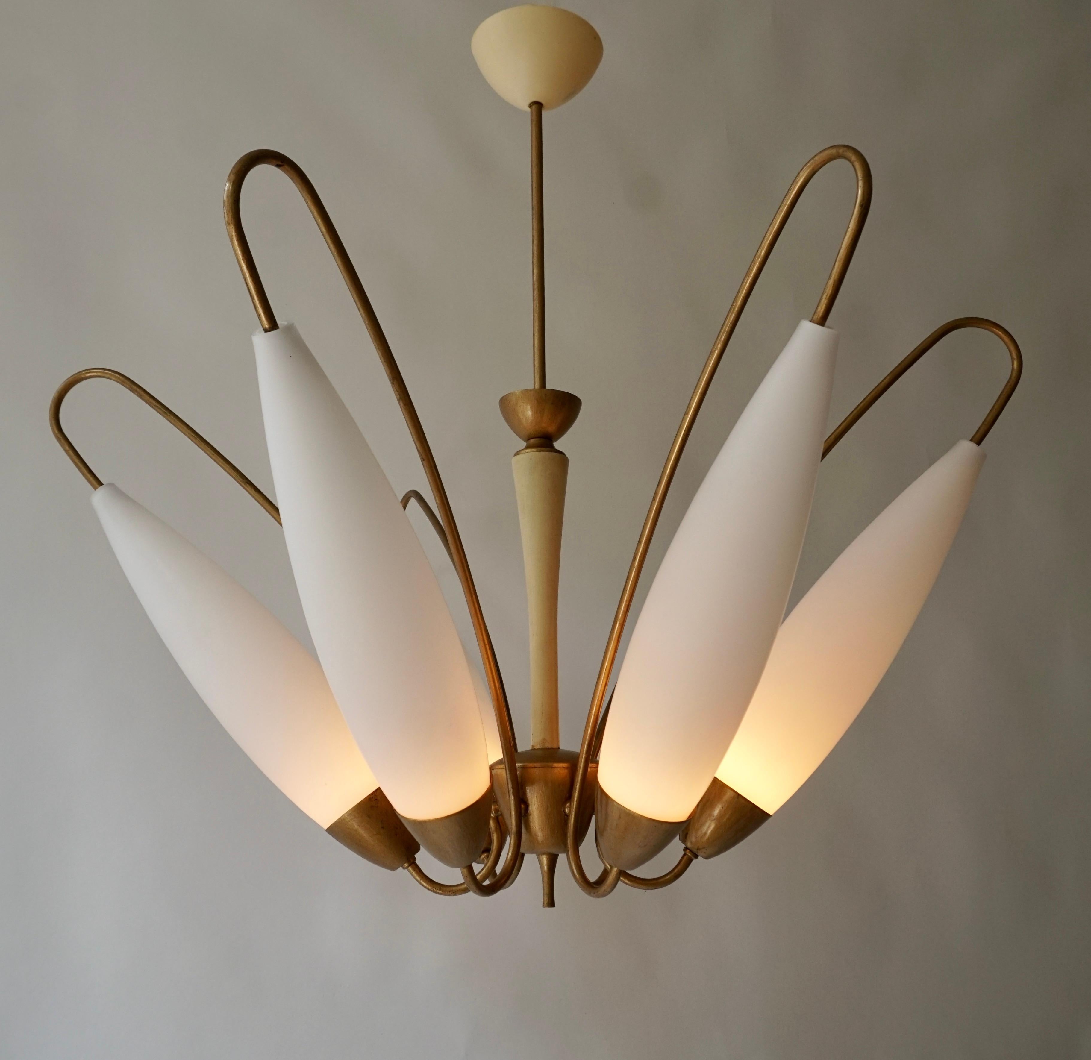 Grand lustre italien Stilnovo en opaline Bon état à Antwerp, BE