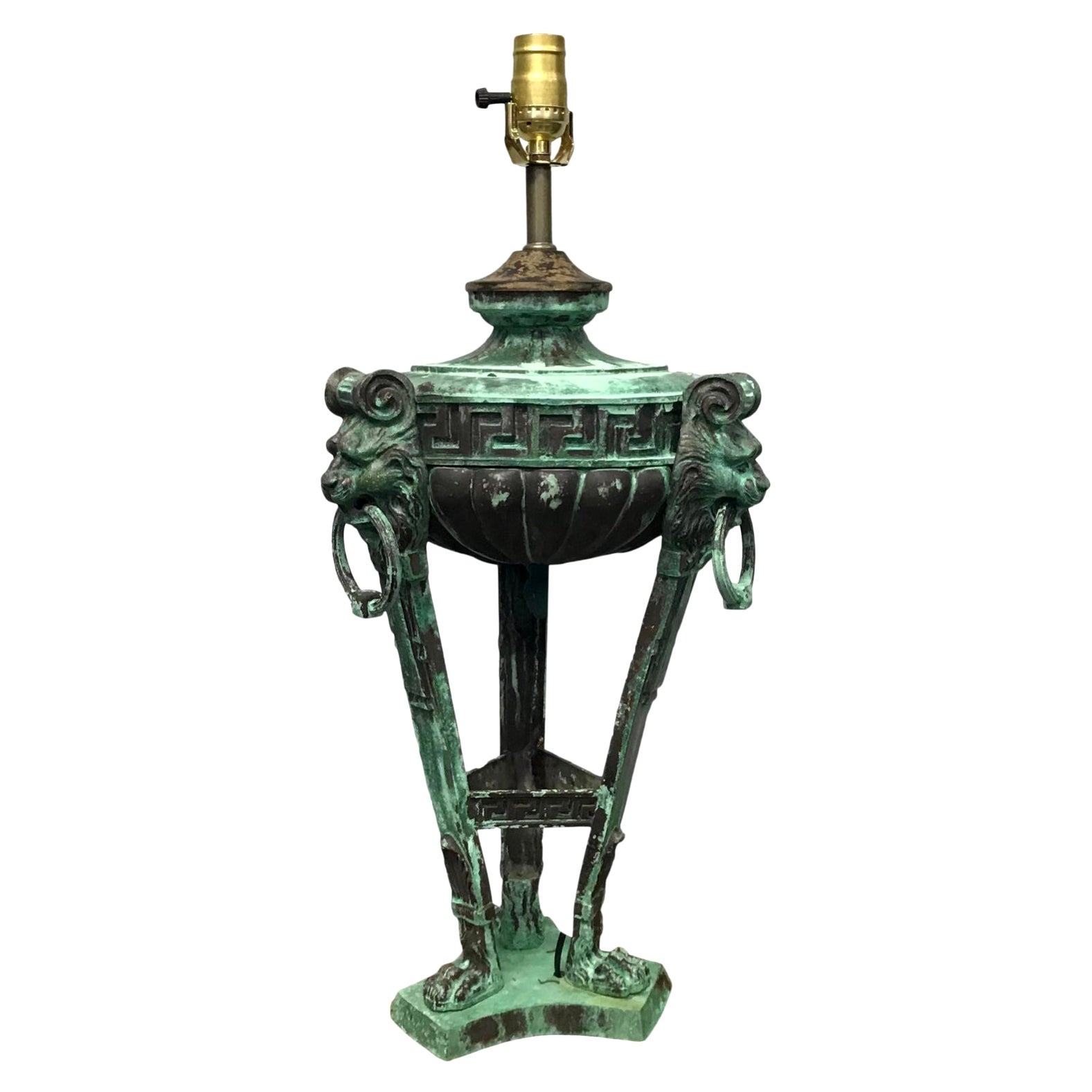 Grande lampe de style italien en bronze patiné
