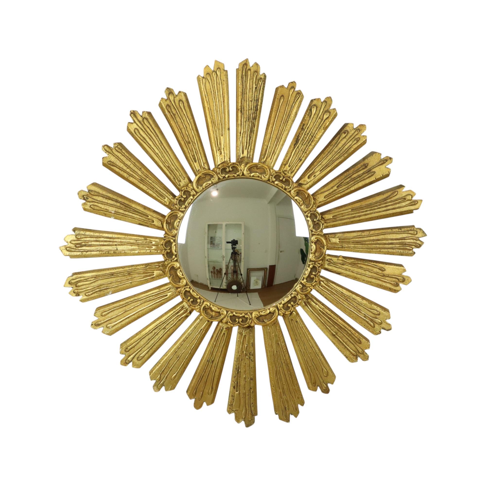 Large impressive gold-colored sun mirror, XL size sunburst mirror of high quality made of wood with a convex mirror, rare design object by Dollanzo, Italy 1960s.

These mirrors are becoming increasingly rare, especially the mirrors that are made