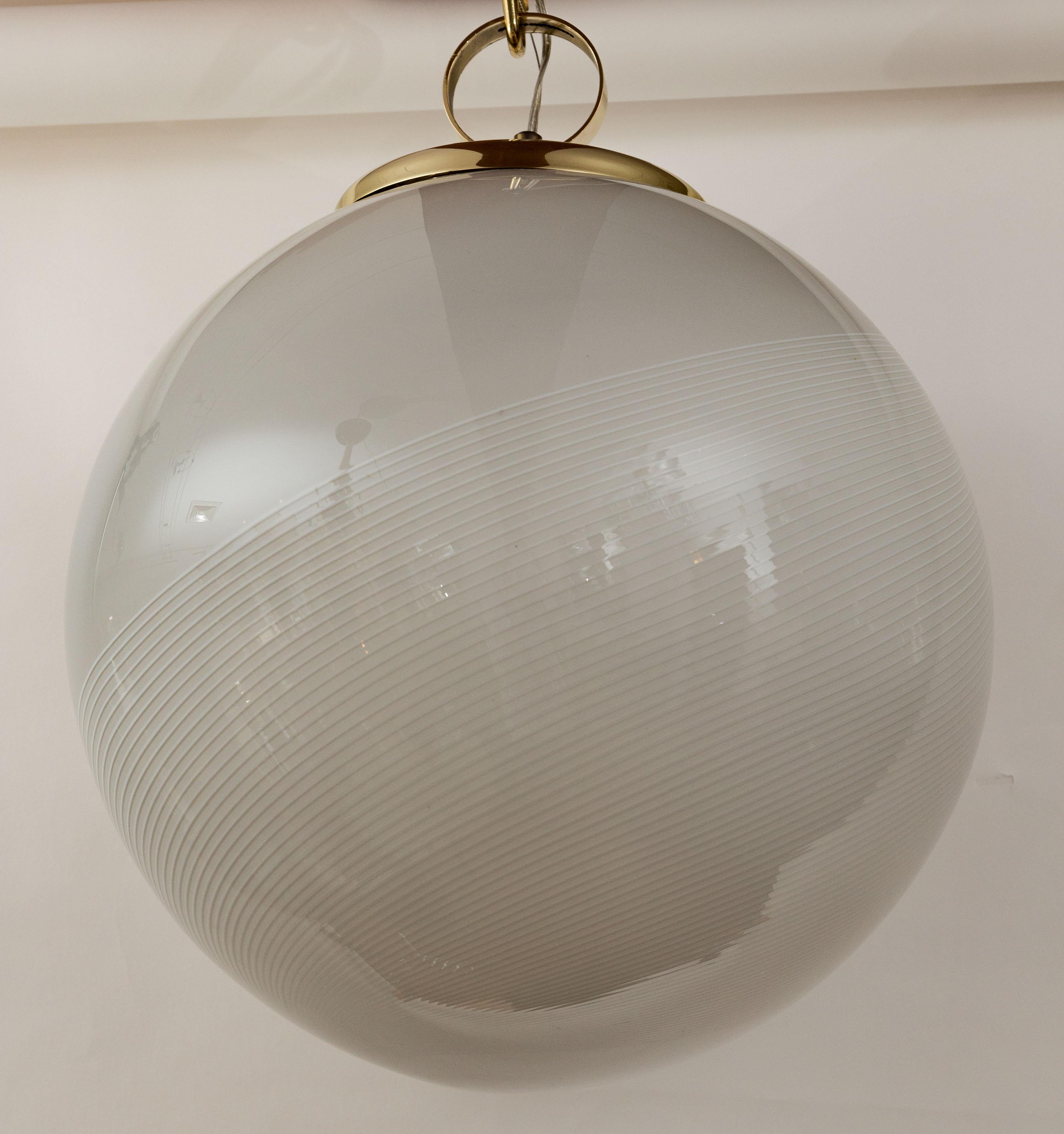 Grande lampada a globo a spirale italiana, 1960ca in vendita 1