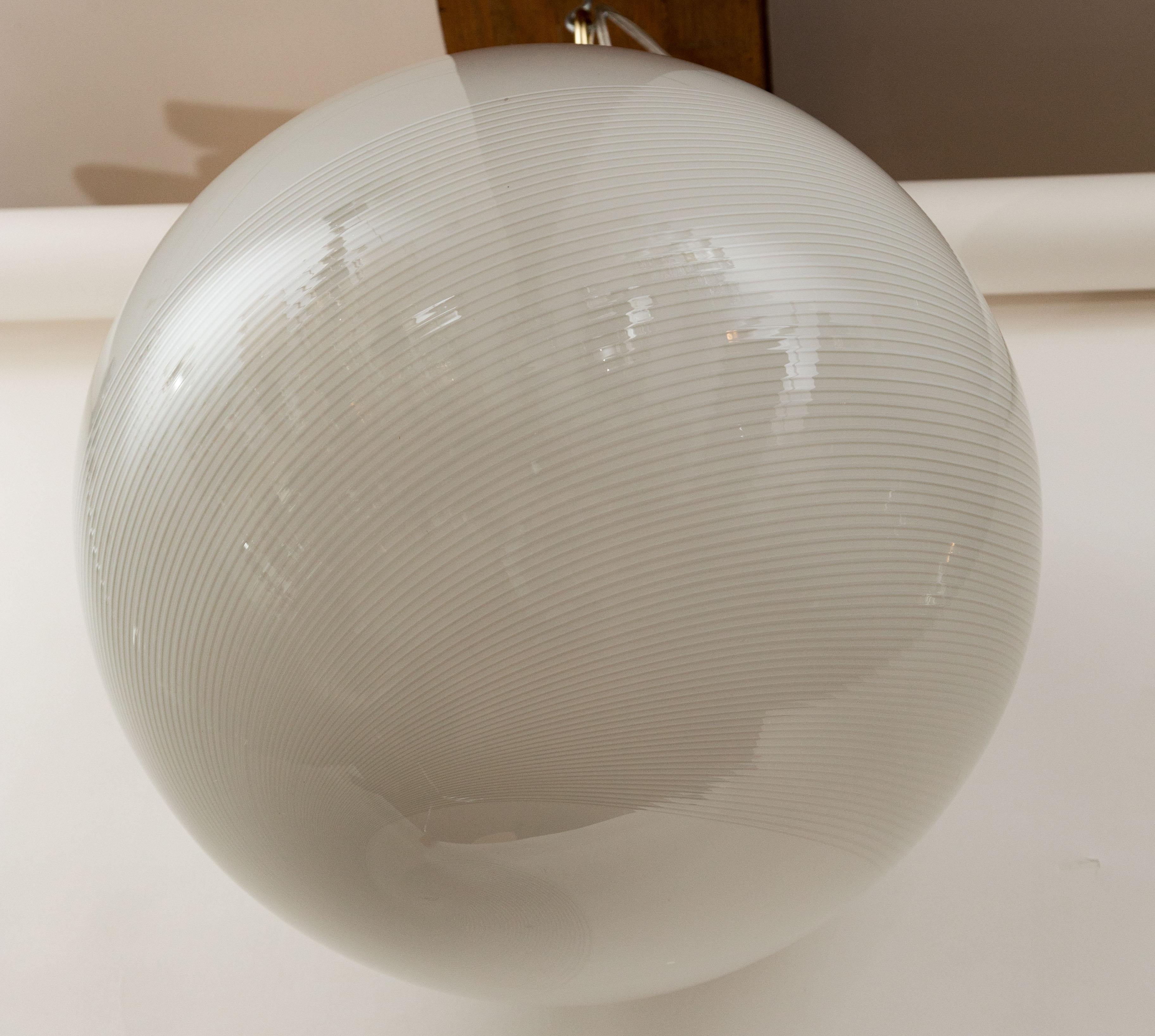 Grande lampada a globo a spirale italiana, 1960ca in vendita 2