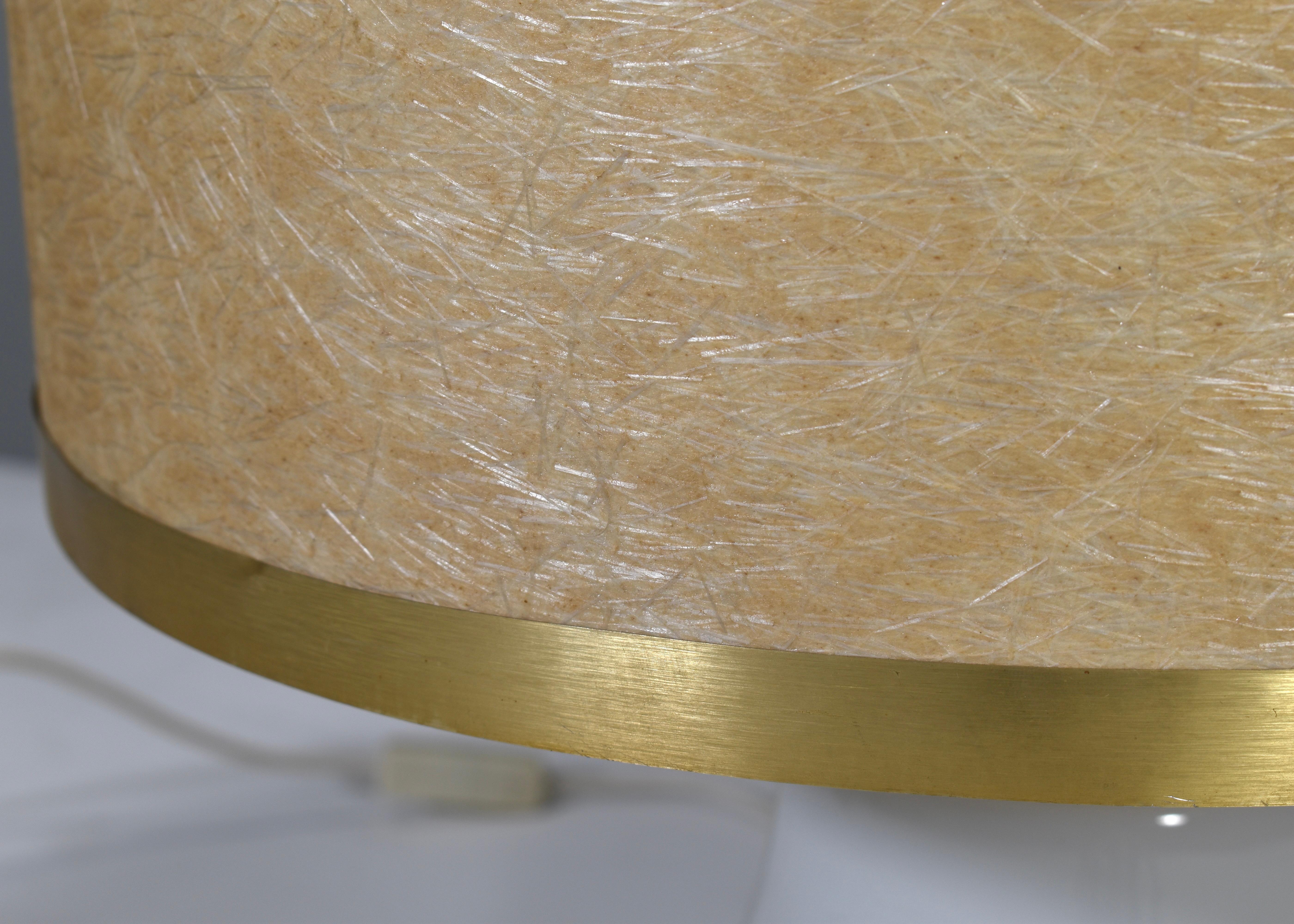 Grande lampe de table italienne en verre opalin et laiton - années 1970 en vente 3