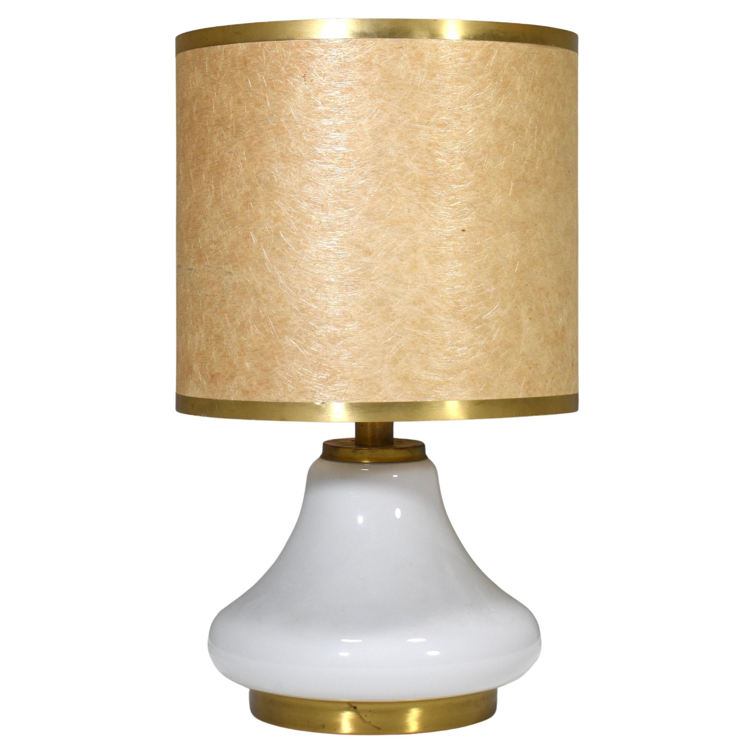 Grande lampe de table italienne en verre opalin et laiton - années 1970
