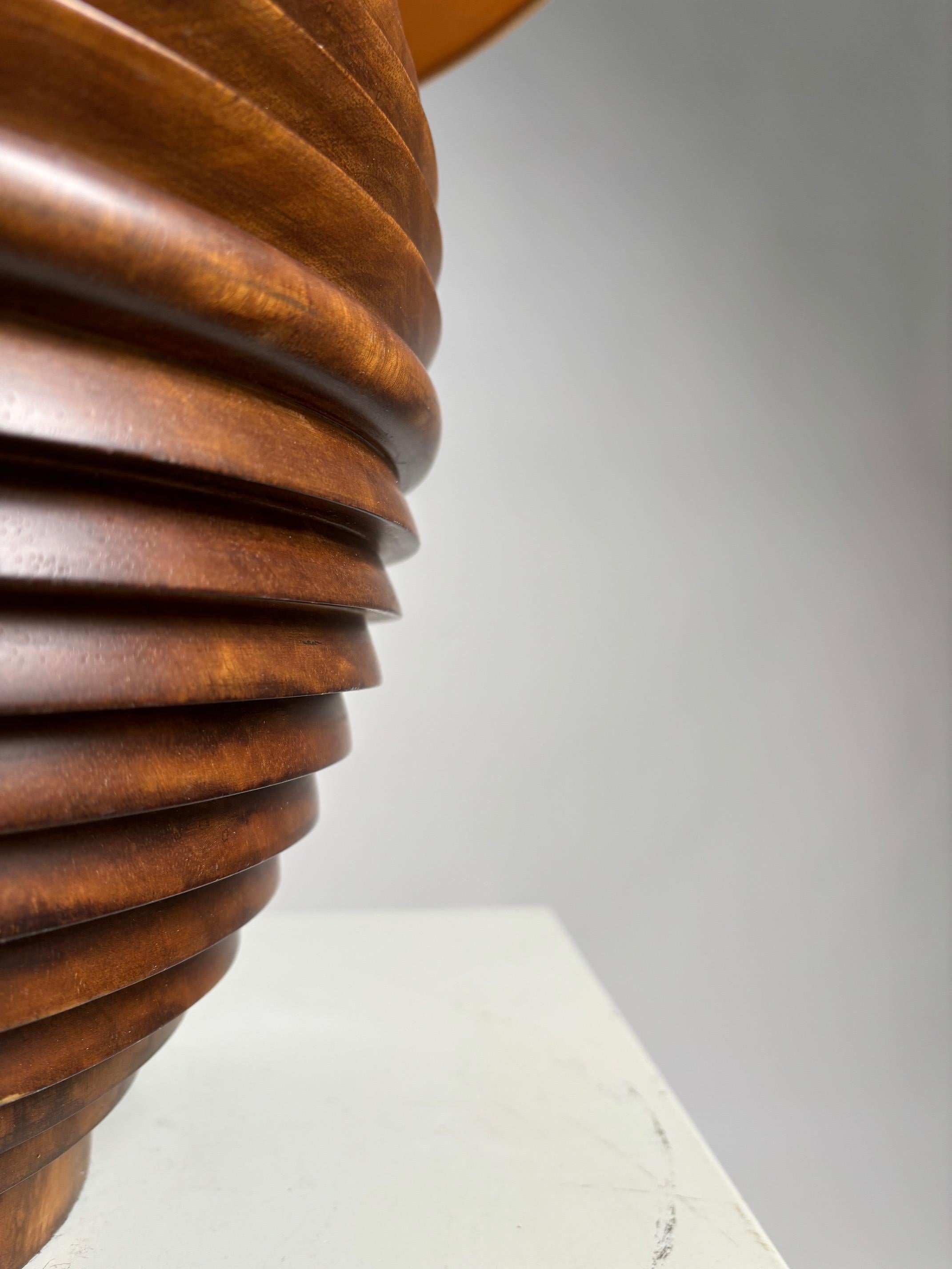 Wood Large Italian table lamp in turned wood, 1970s For Sale