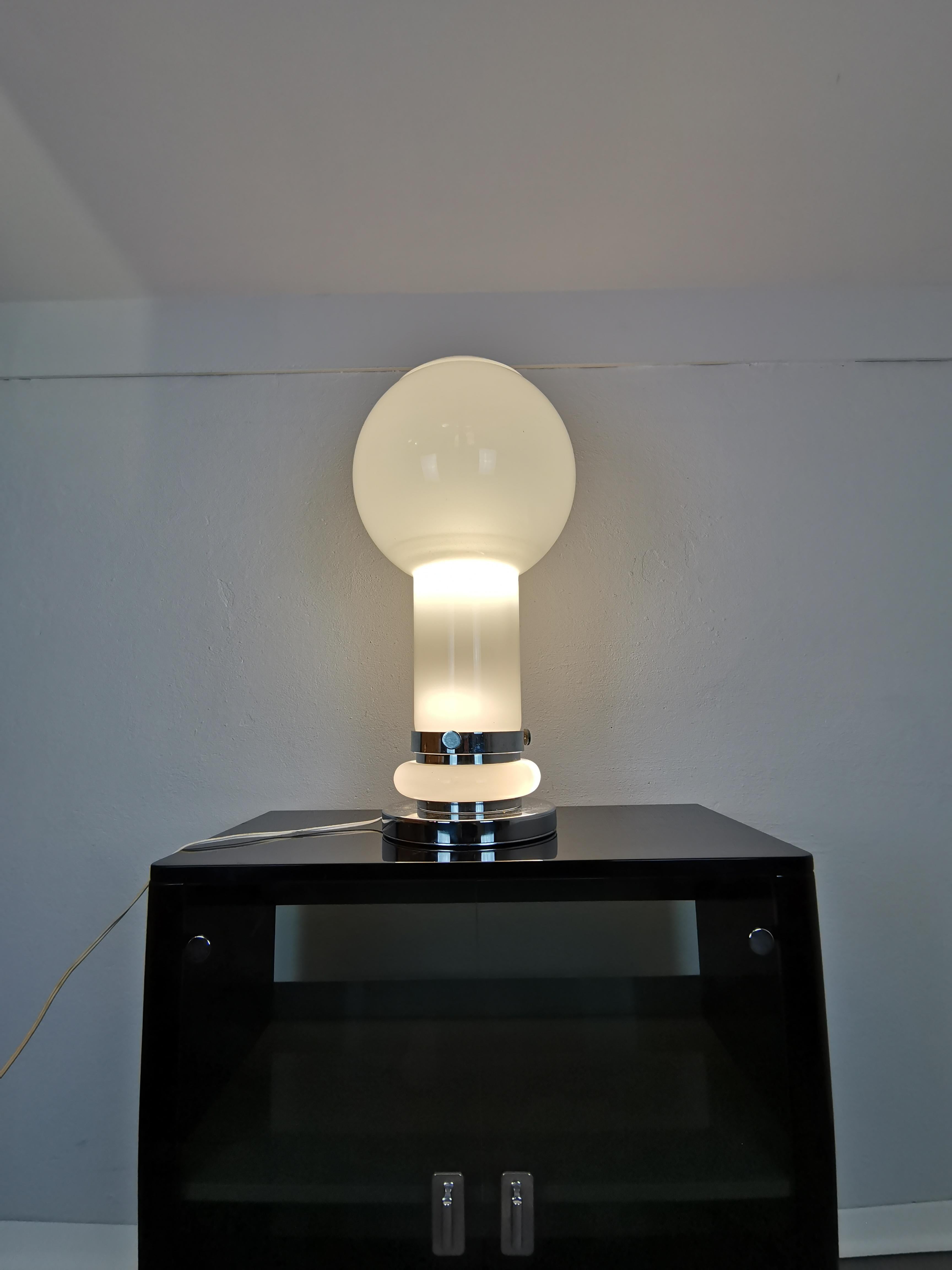 Large Italian Table Lamp in White Opaline Glass, 1960s For Sale 5