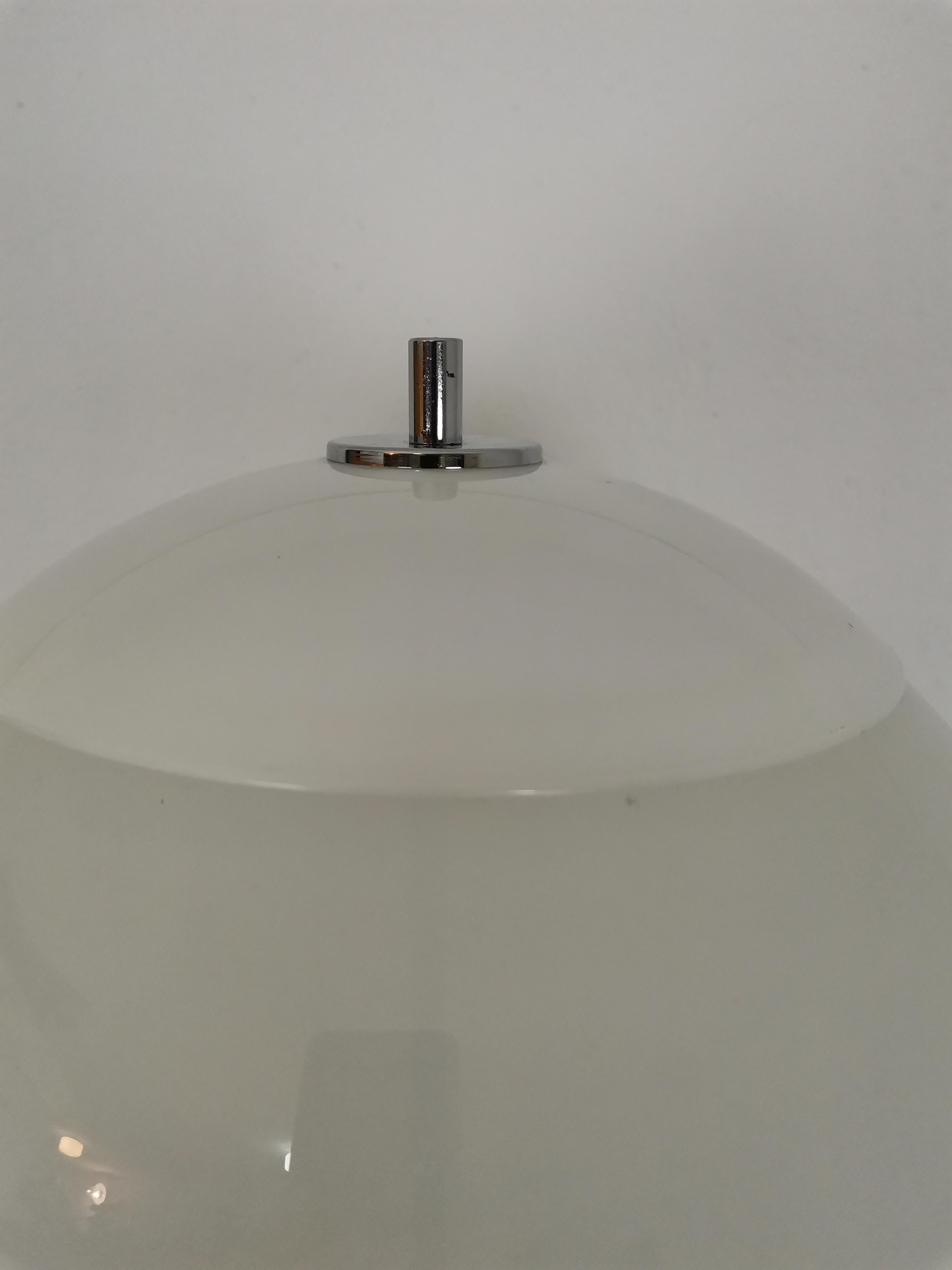 Gran lámpara de sobremesa italiana de cristal opalino blanco, años 60 en venta 1