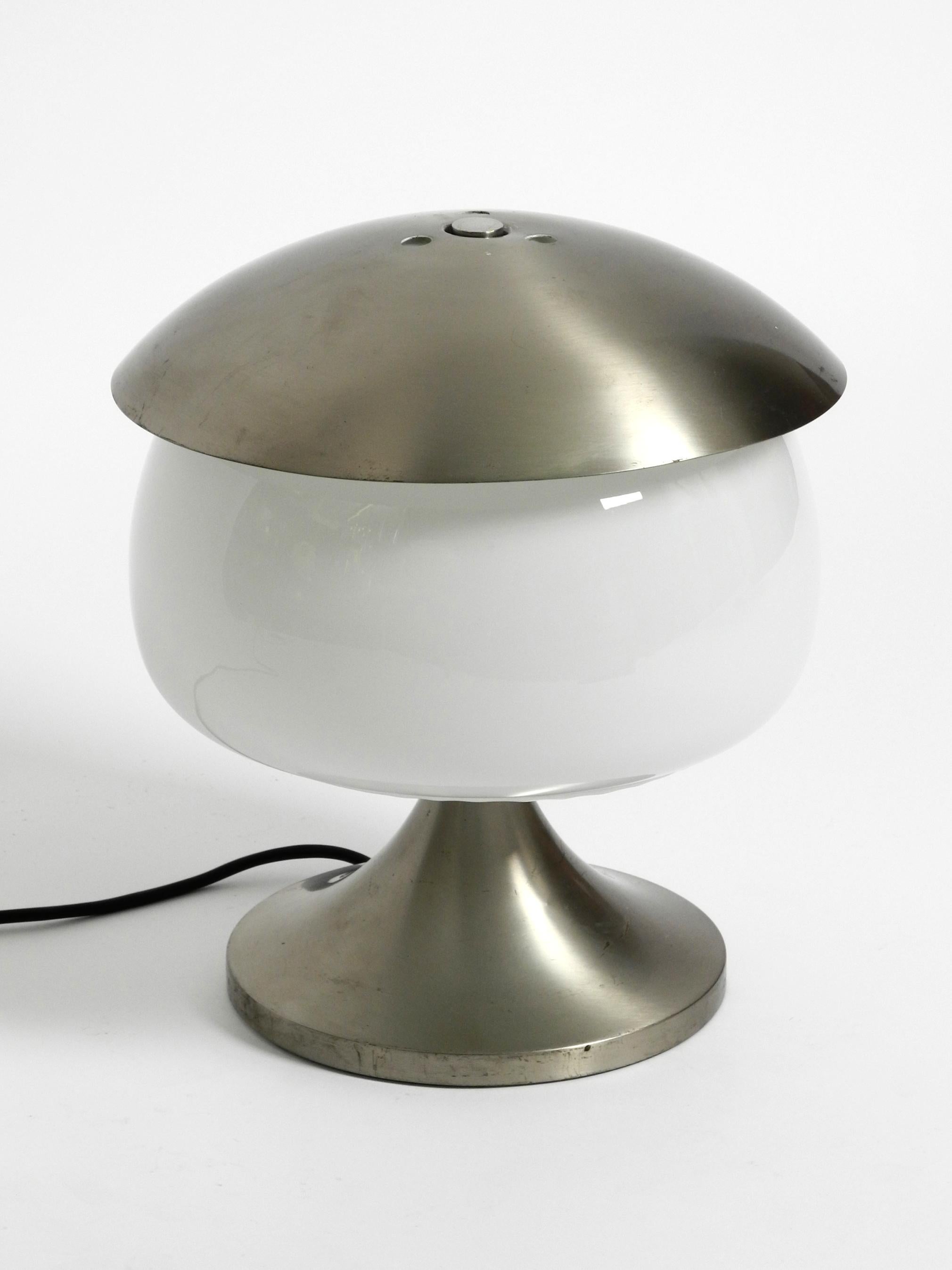 Large Italian table lamp made of solid aluminum and glass in space age design For Sale 8