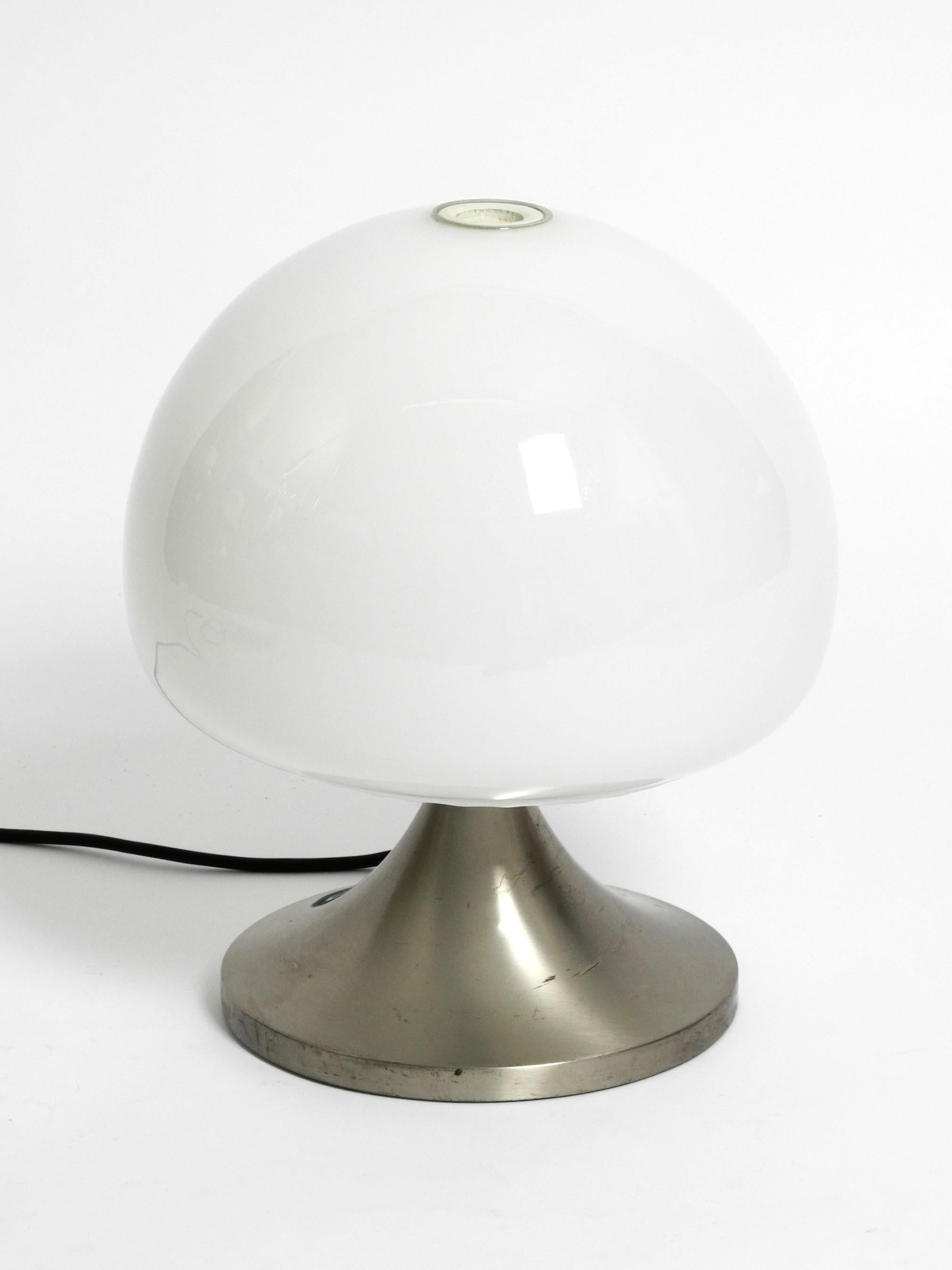 Large Italian table lamp made of solid aluminum and glass in space age design For Sale 2