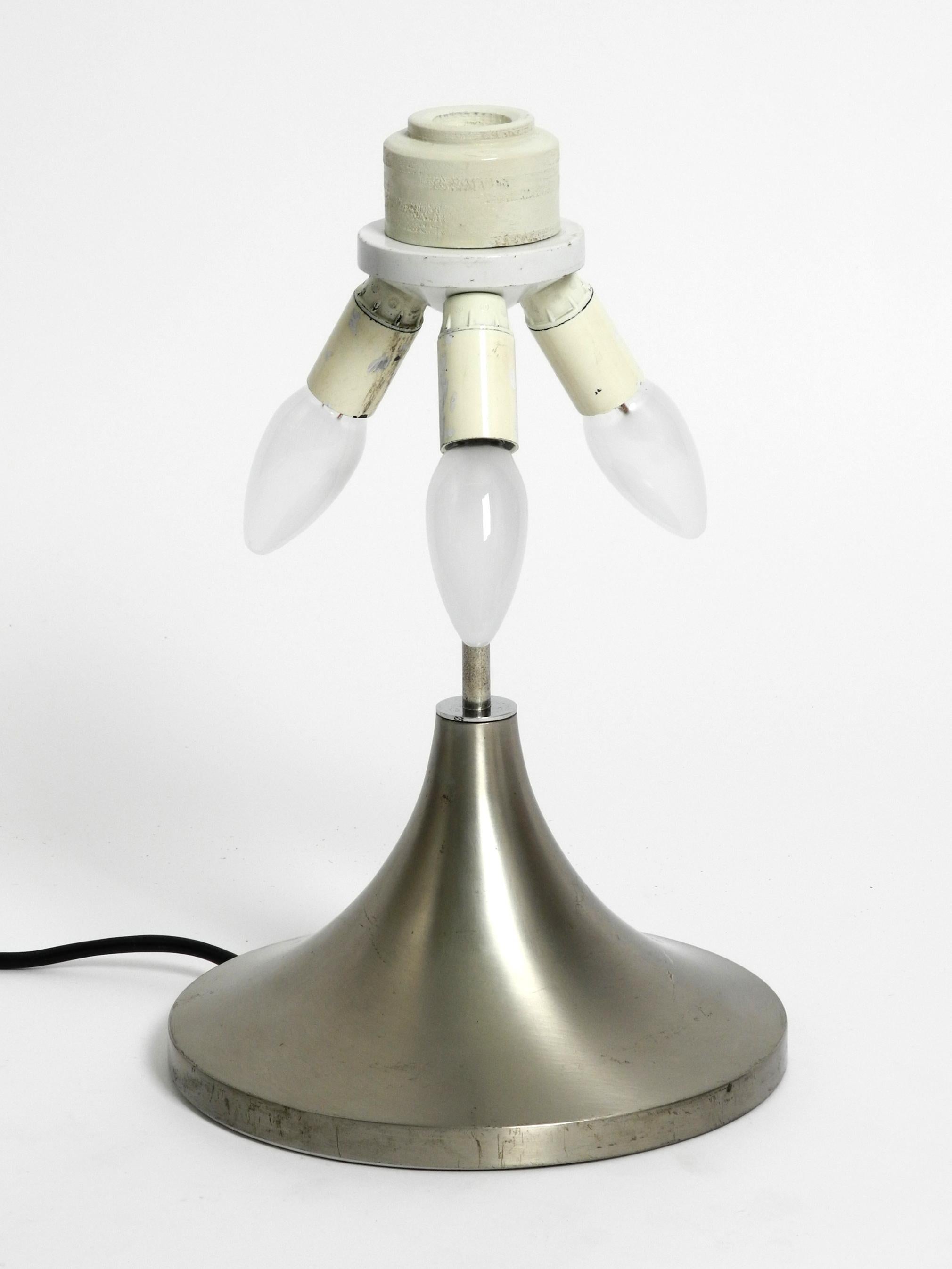 Large Italian table lamp made of solid aluminum and glass in space age design For Sale 3