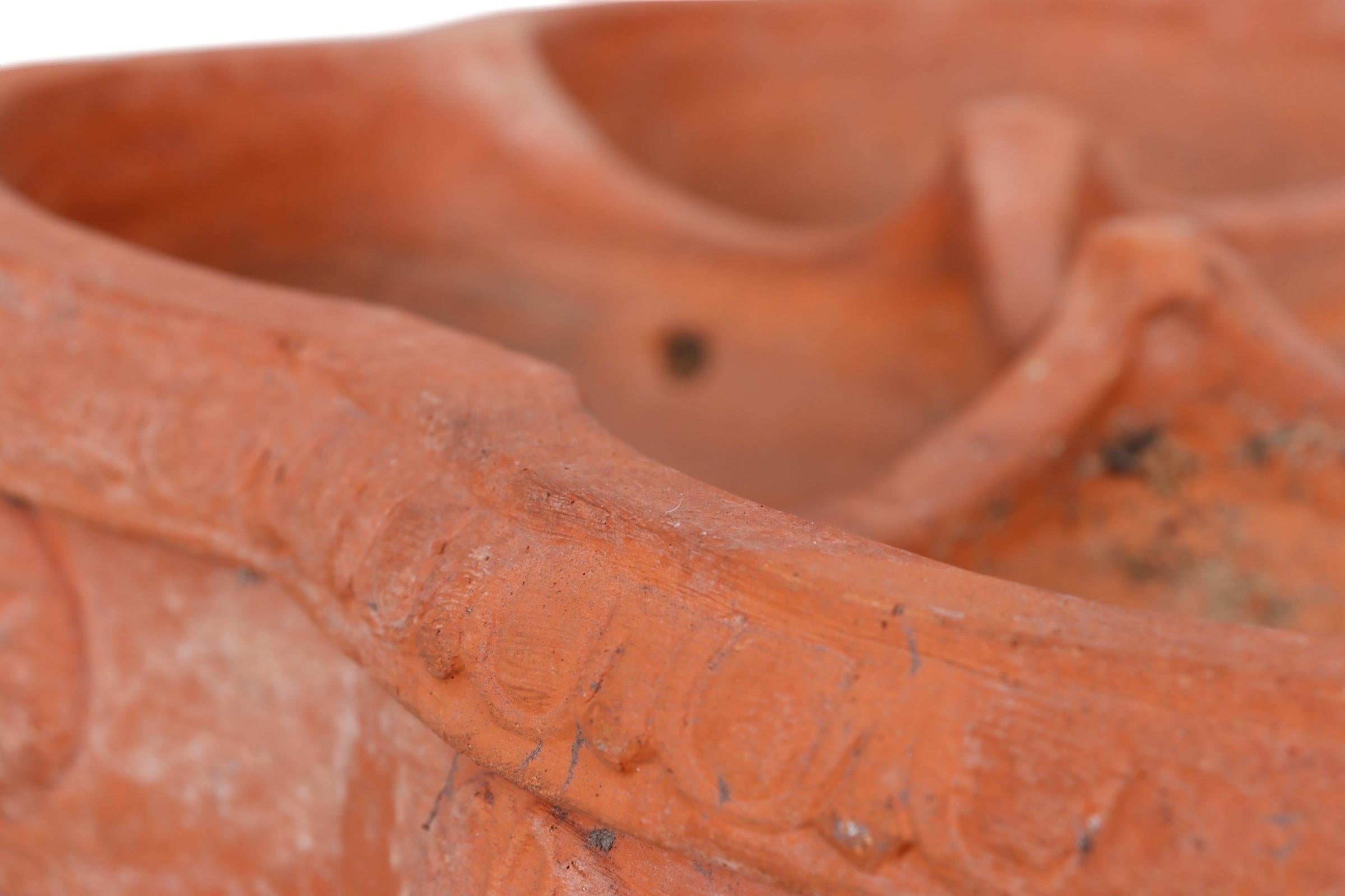 Terre cuite Grande soucoupe végétale en terre cuite italienne en vente