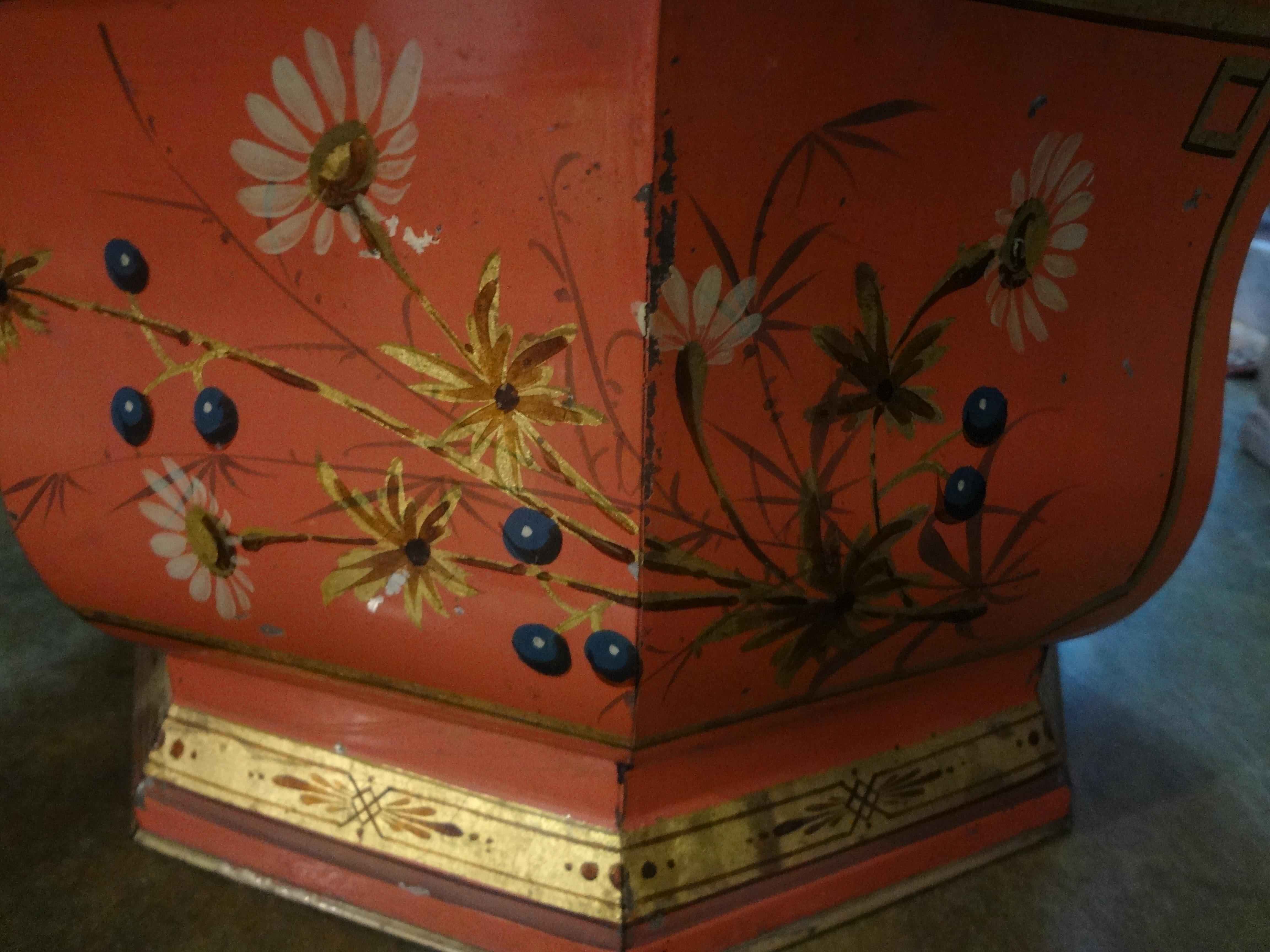 Chinoiserie Large Italian Tole Painted and Gilt Decorated Jardinière or Cachepot