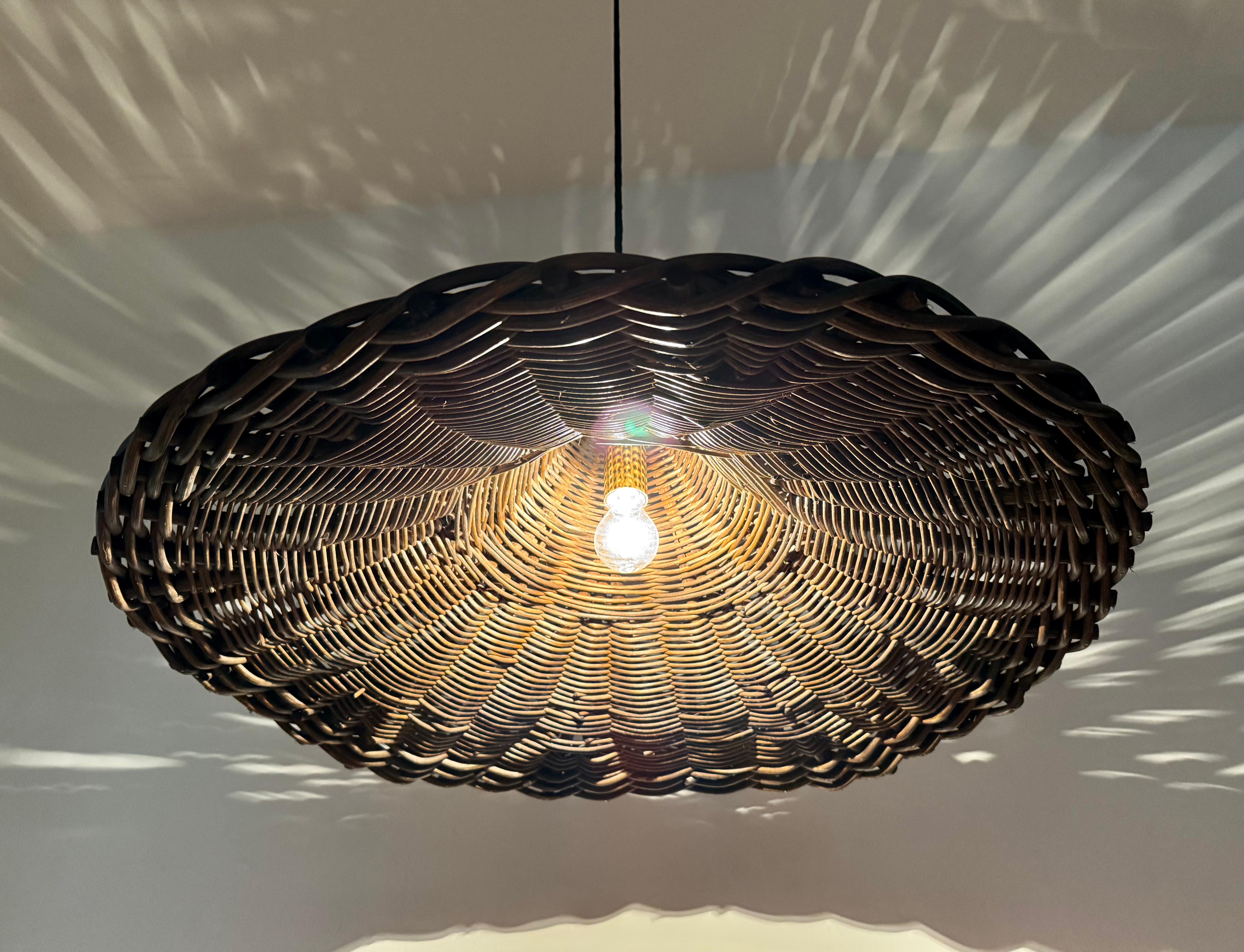 Lampada a sospensione grande in vimini Tulipano Italiano in vendita 7