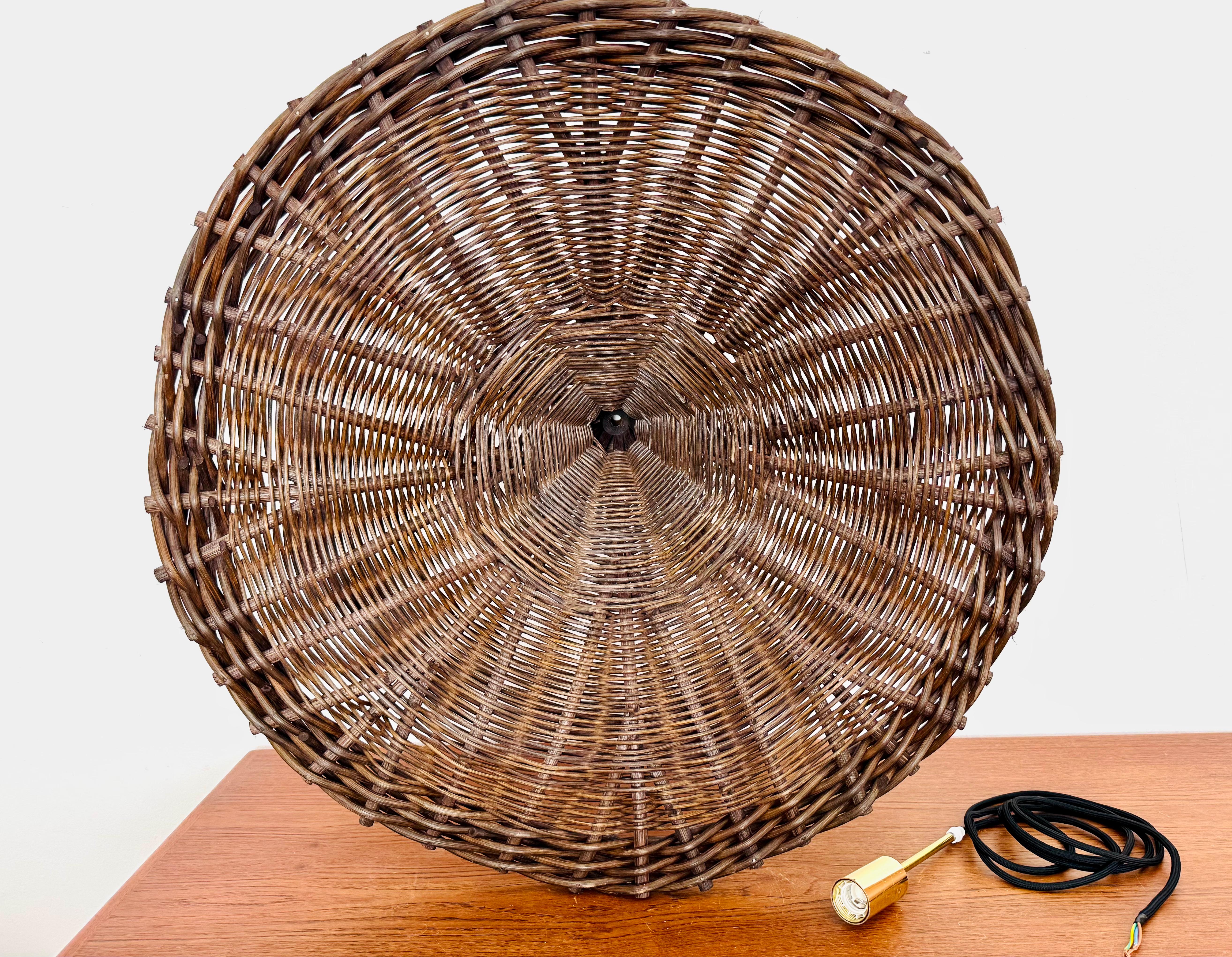 Lampada a sospensione grande in vimini Tulipano Italiano in vendita 10