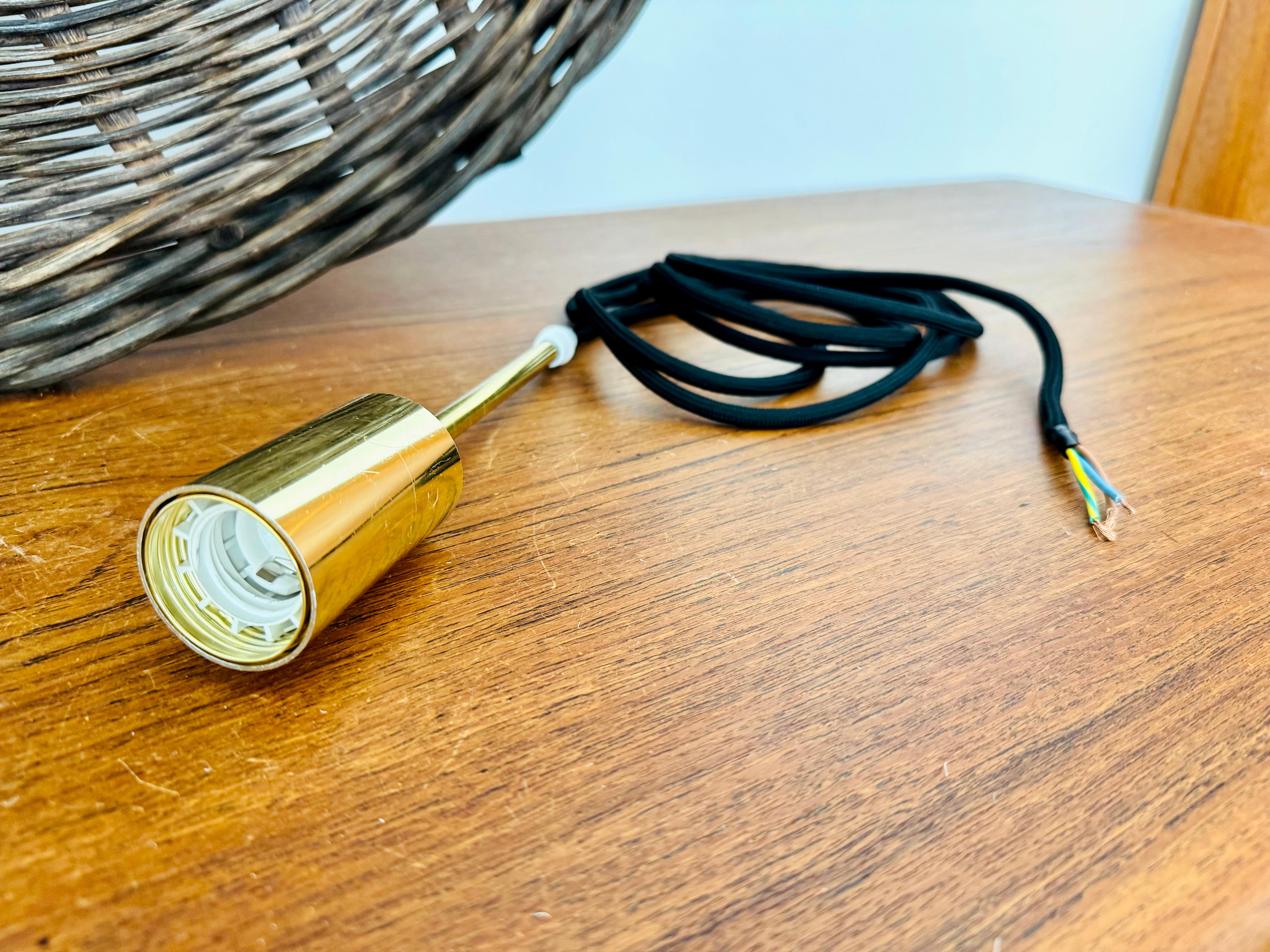 Lampada a sospensione grande in vimini Tulipano Italiano in vendita 11
