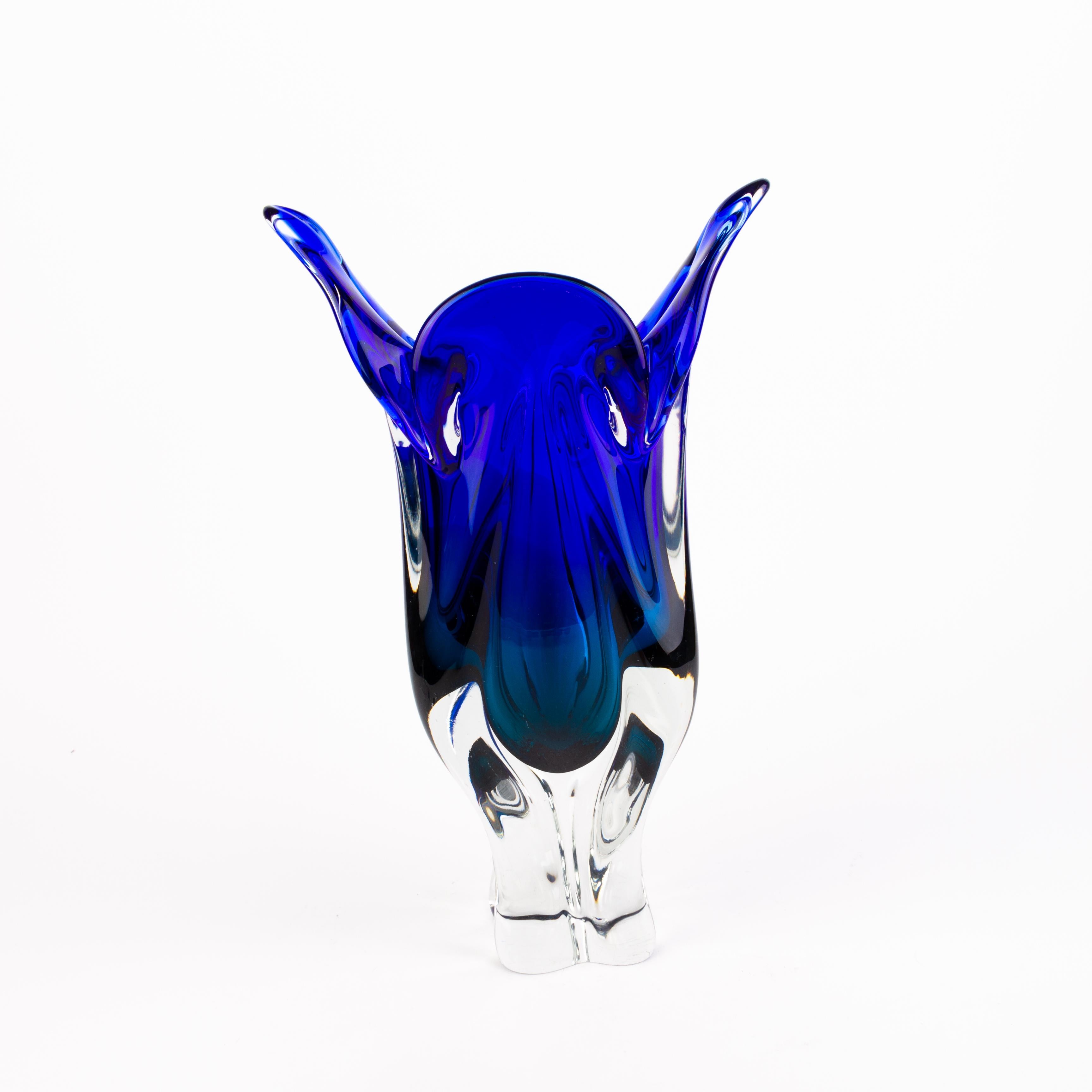 Large Italian Venetian Murano Mid-Century Sommerso Blue Glass Vase In Good Condition For Sale In Nottingham, GB