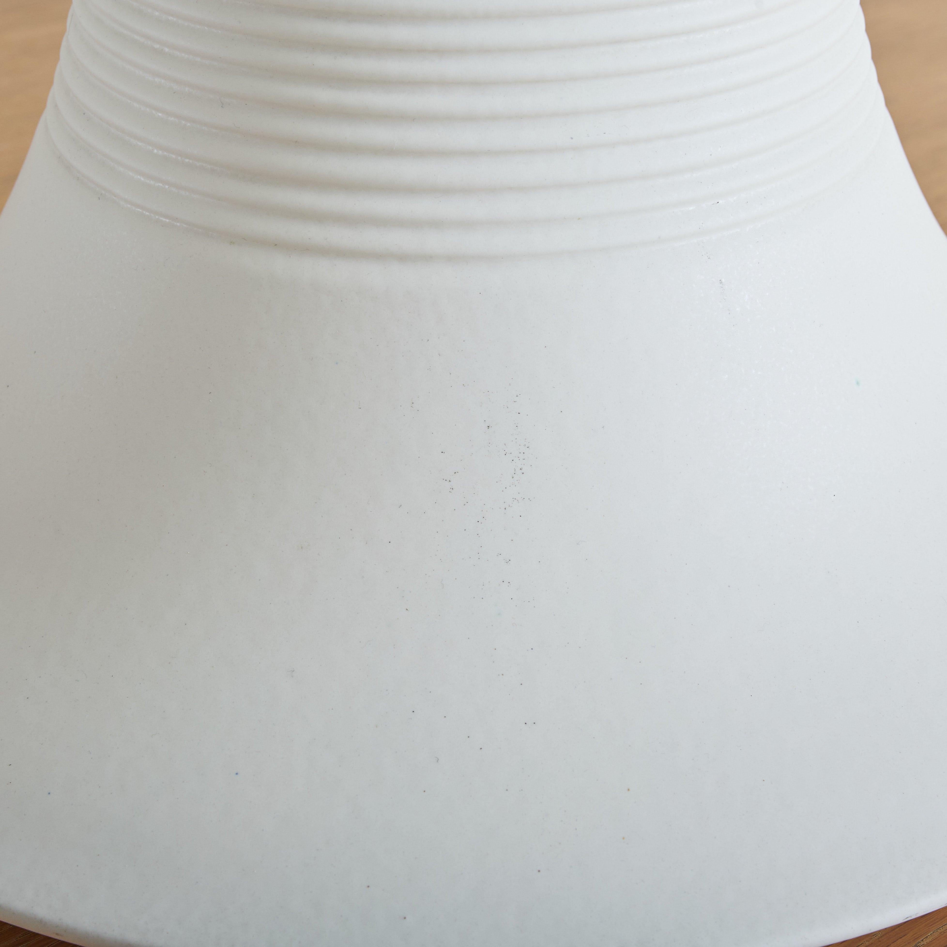 Large Italian ‘Vesuvio’ Ceramic Vase by Angelo Mangiarotti, 1970s im Zustand „Gut“ im Angebot in Chicago, IL