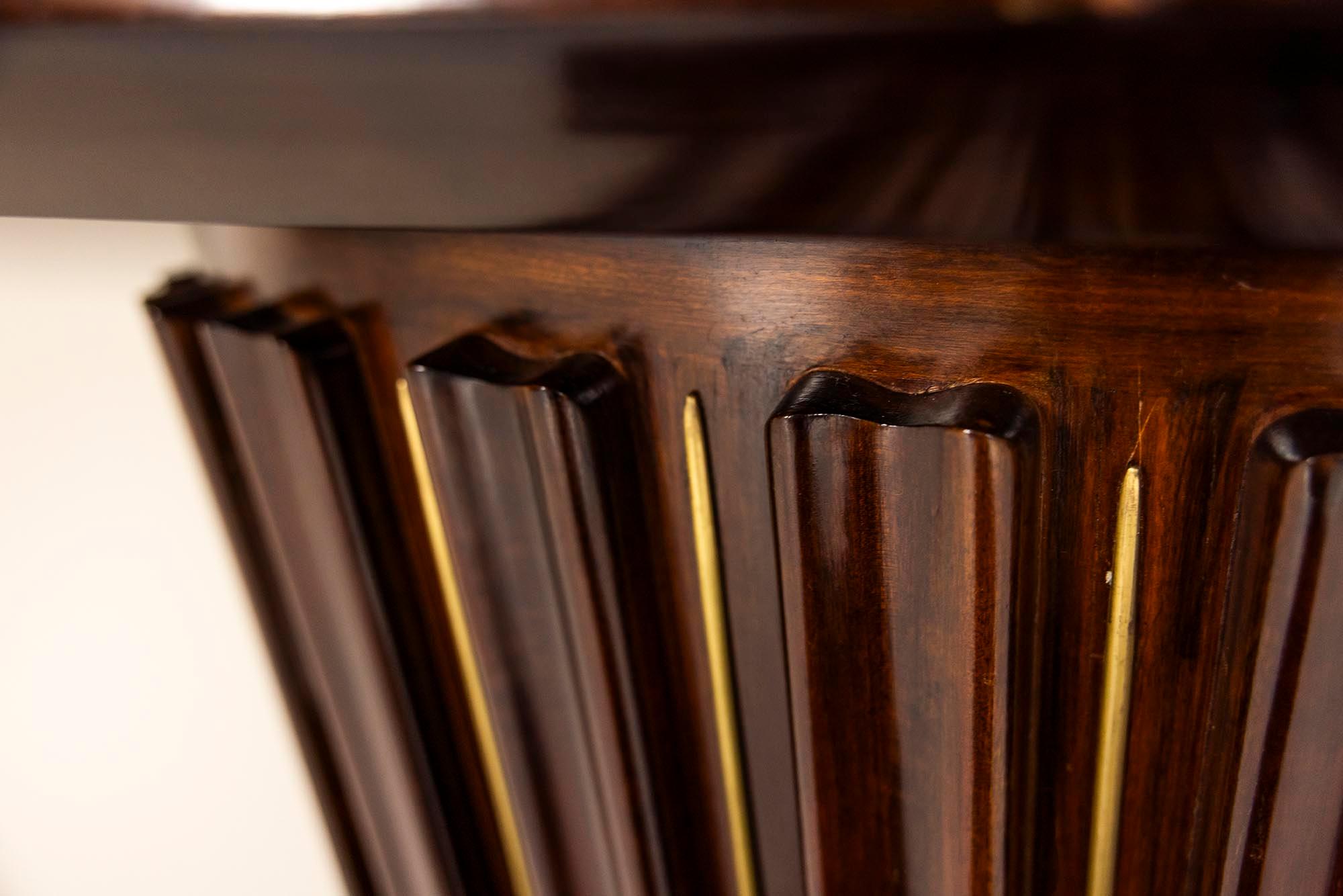 Gran consola italiana vintage de madera y latón, años 50 en venta 6