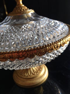 Große große italienische Tafelaufsatzschale aus geschliffenem Vintage-Glas mit Golddeckel