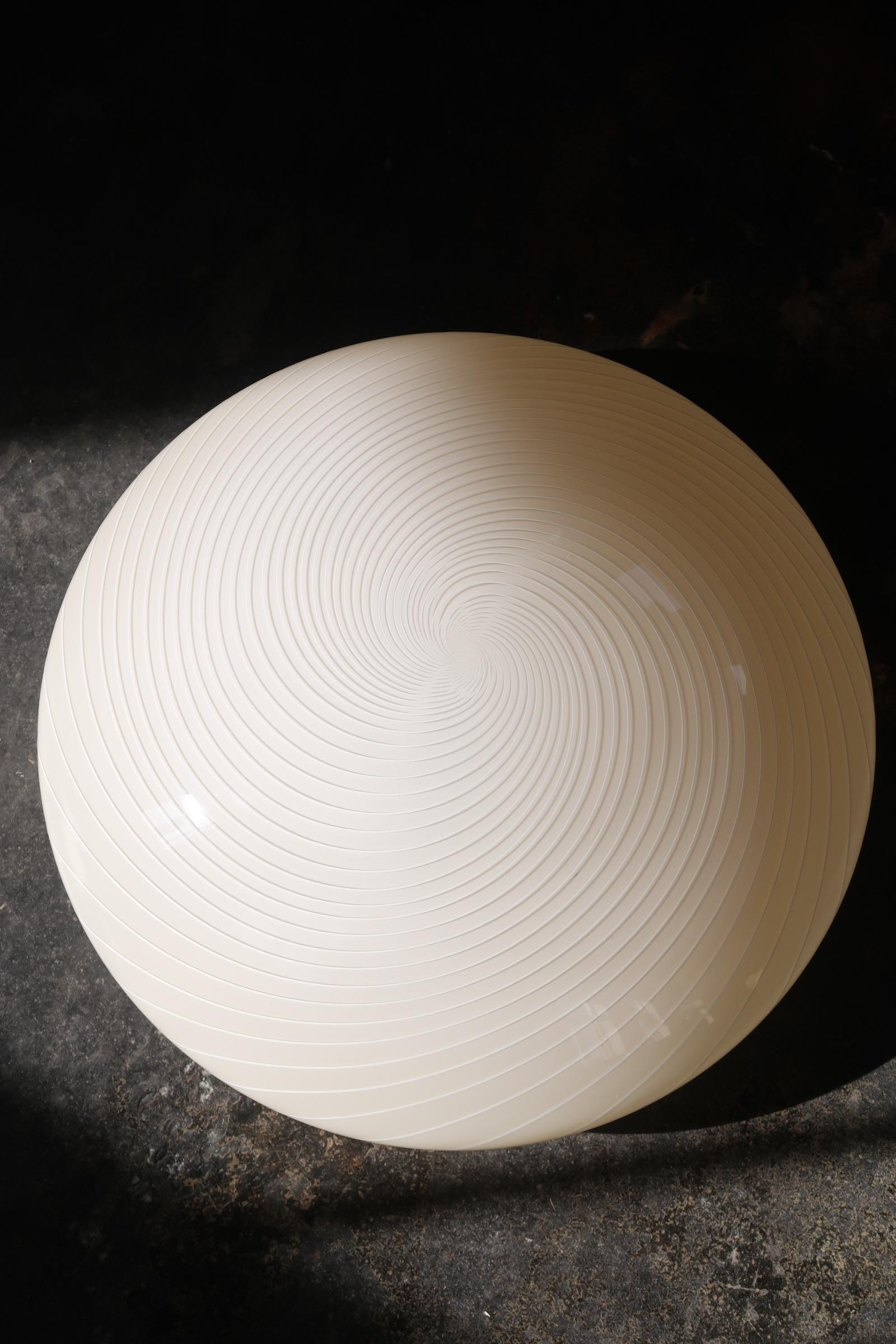 Vintage Murano plafond lamp in beautiful cream glass with white swirl pattern. Can be used both as a ceiling lamp or as a wall lamp. 2x E27 socket. Handmade in Italy, 1970s, and has a white metal flat suspension.
D: 40 cm H: 17 cm