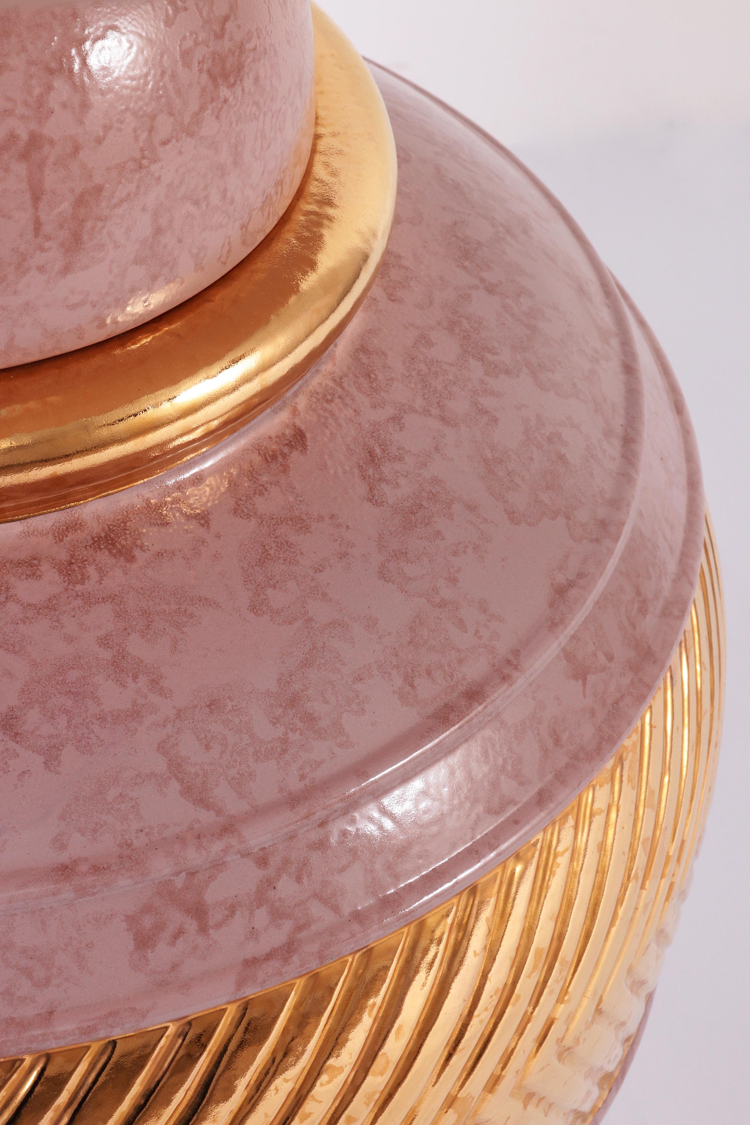 Très grand lampadaire italien en porcelaine avec détails dorés et fabriqué à la main en vente 8