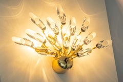 Grande applique italienne Stilkronen, laiton doré et verre cristal, années 1980