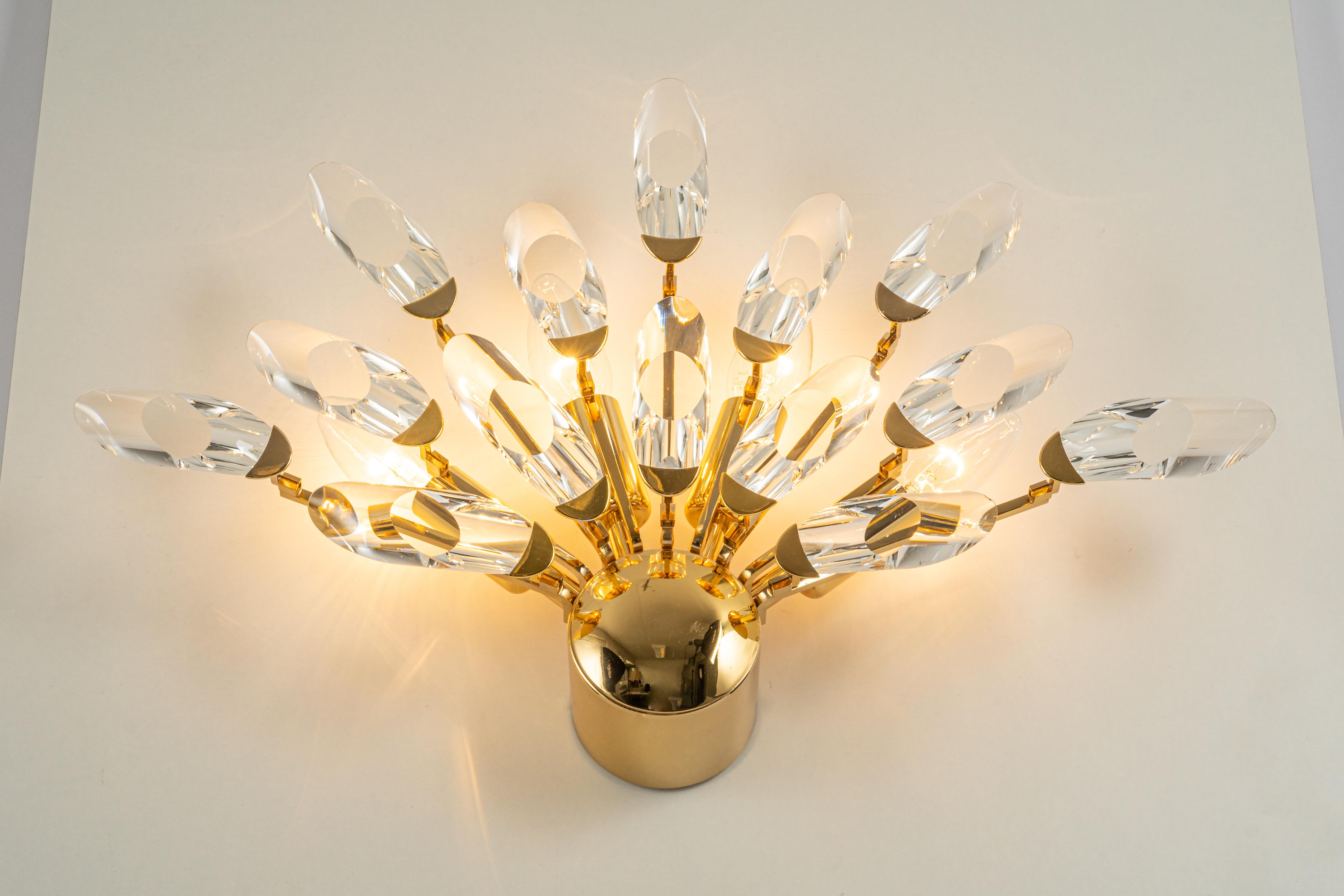 Large Italian Wall Light by Stilkronen, Gilt Brass Crystal Glass, 1980s For Sale 4