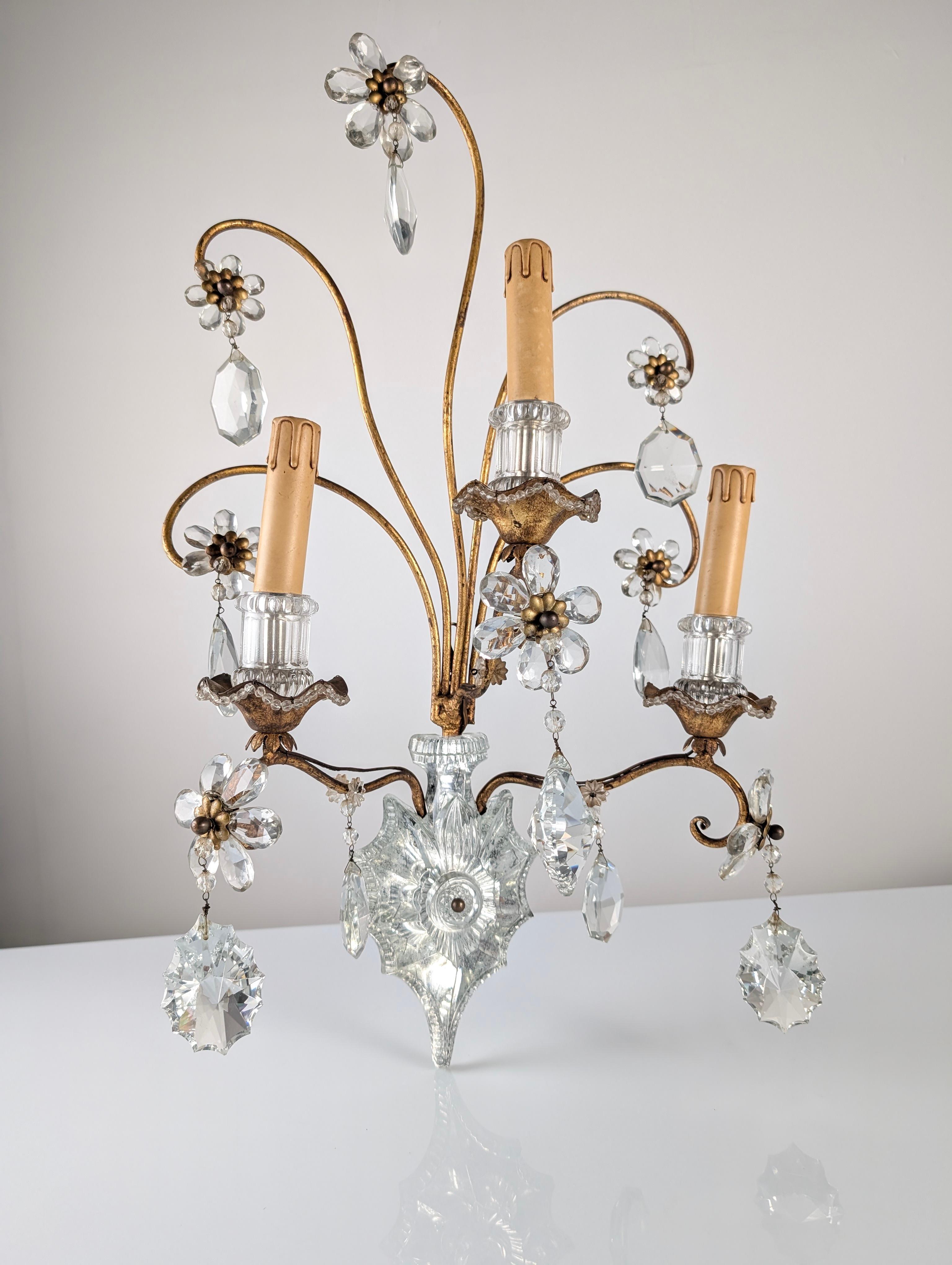 20th Century Large Italian Wall Sconce in Cut Crystal, Maison Baguès Style, 1950s For Sale