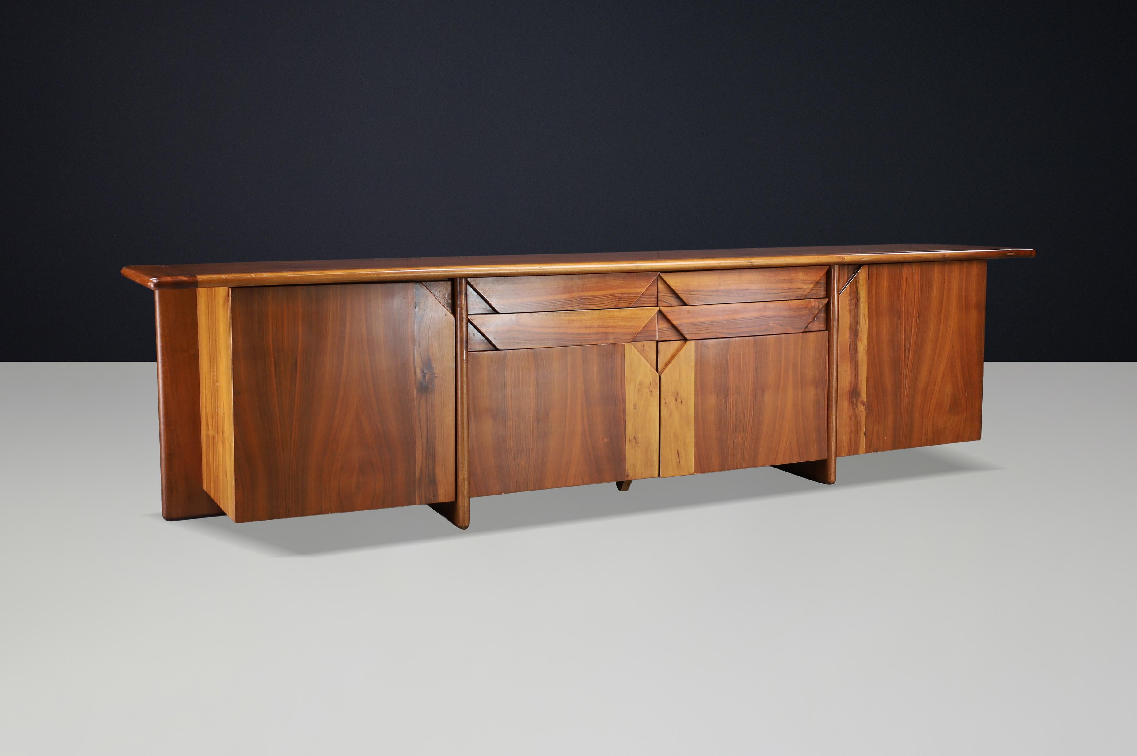 Large Italian Walnut Sideboard by Ammannati & Vitelli for Catalano, 1970s For Sale 6