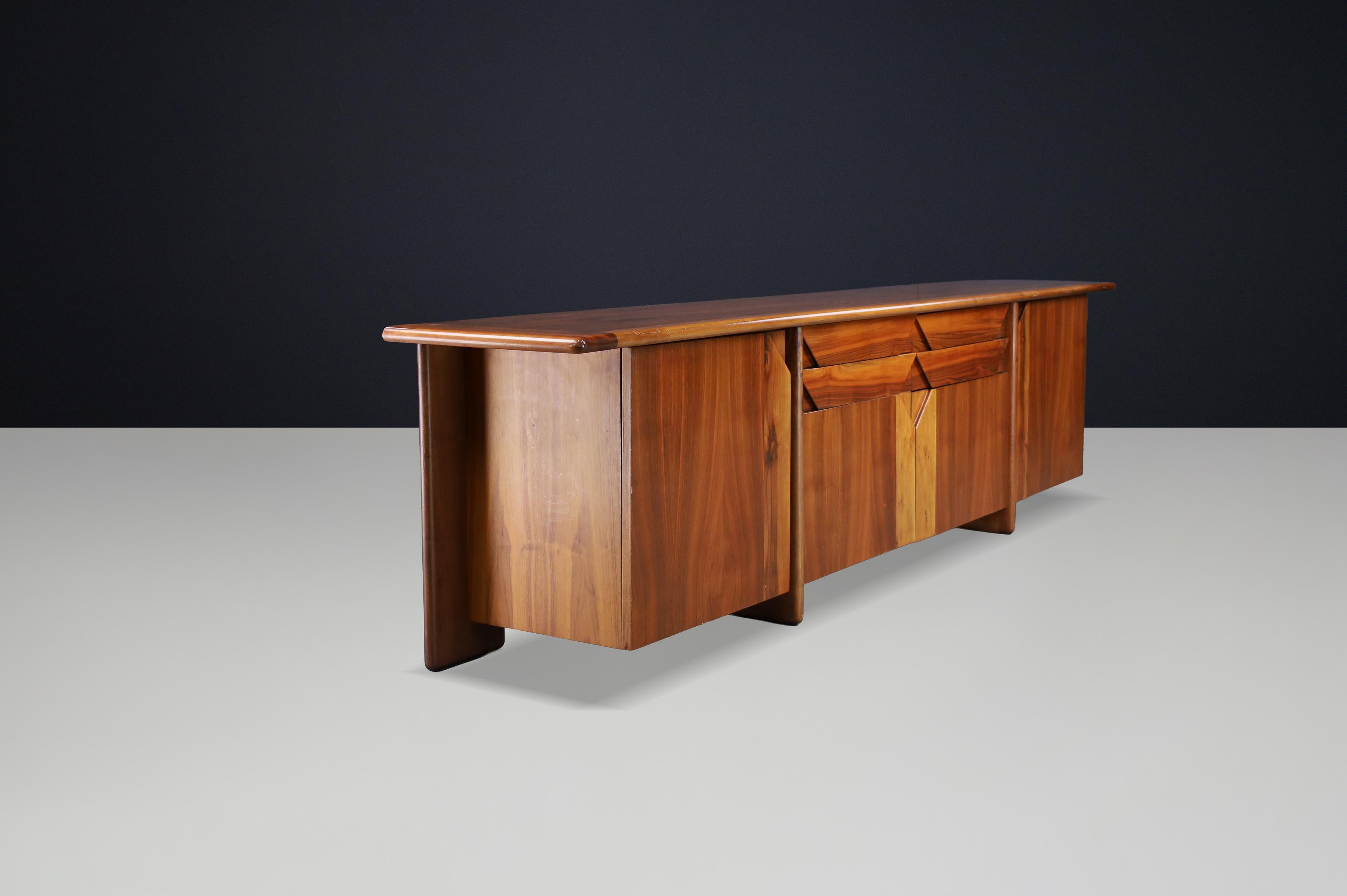 Large Italian Walnut Sideboard by Ammannati & Vitelli for Catalano, 1970s For Sale 1