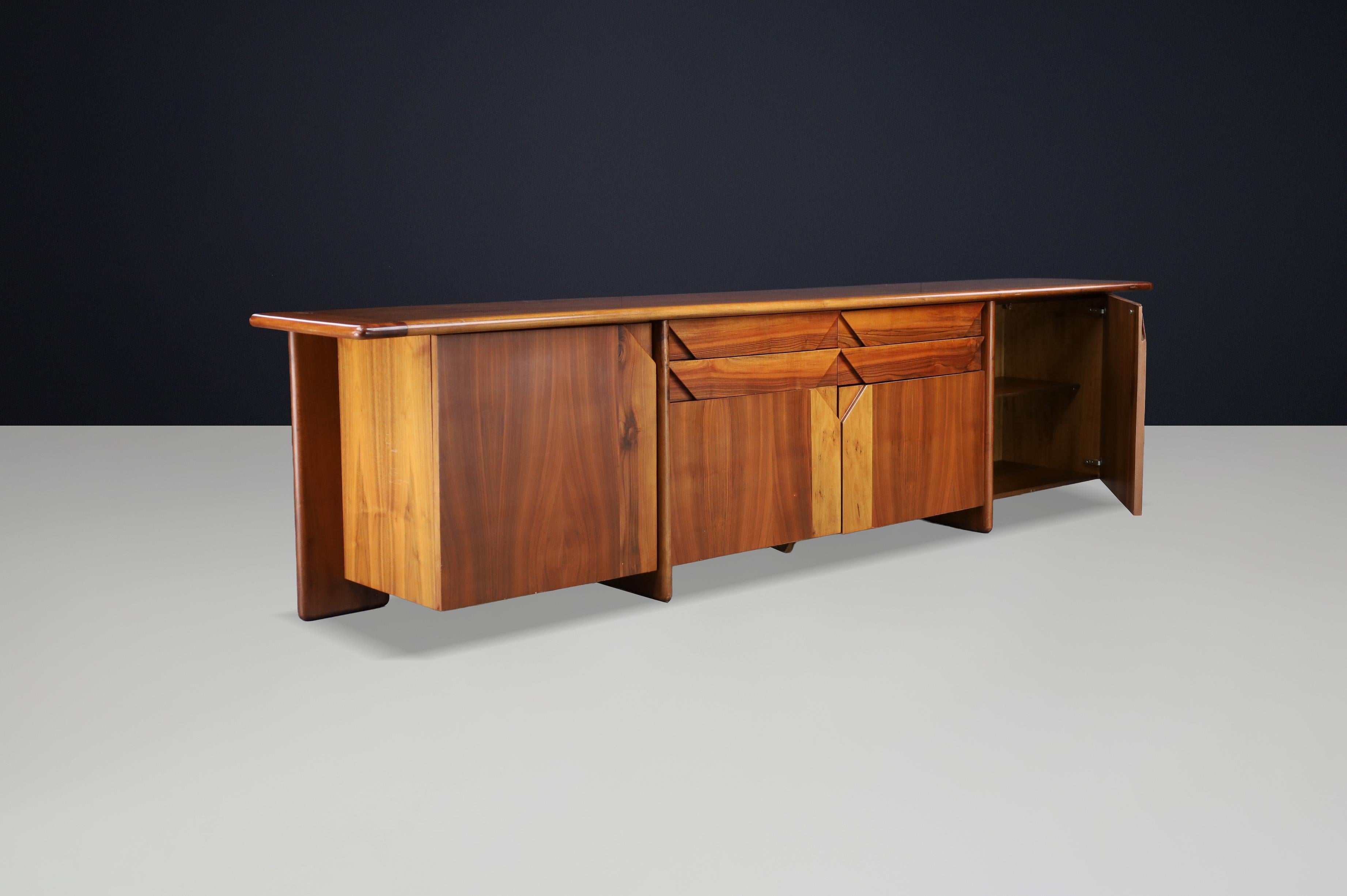 Large Italian Walnut Sideboard by Ammannati & Vitelli for Catalano, 1970s For Sale 3