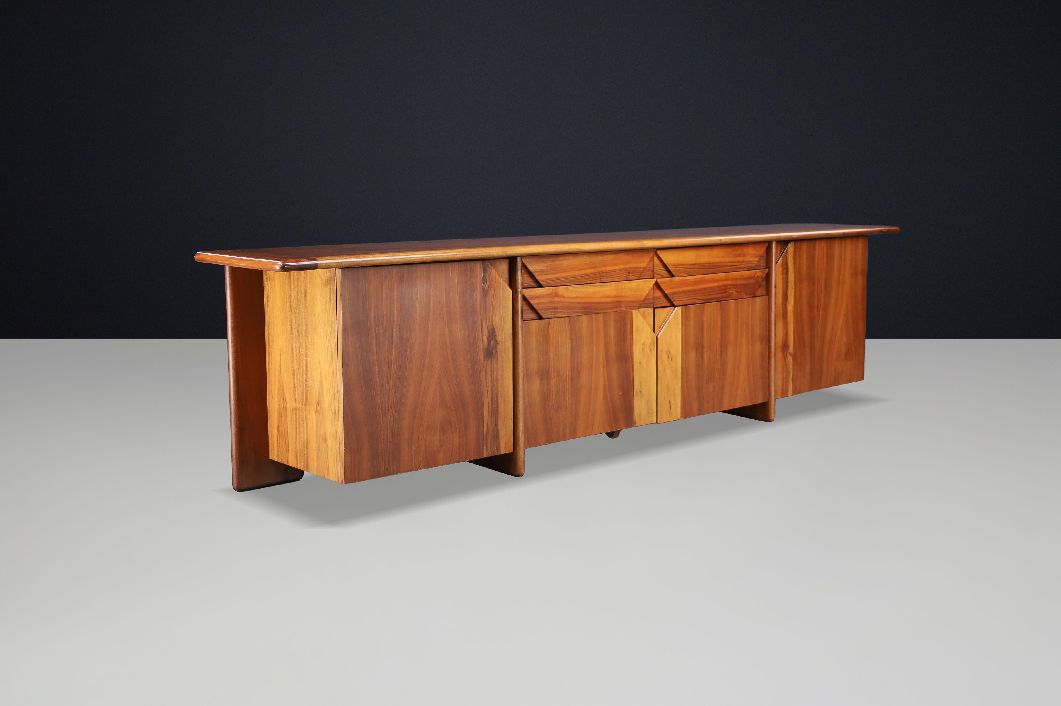 Large Italian Walnut Sideboard by Ammannati & Vitelli for Catalano, 1970s For Sale 4